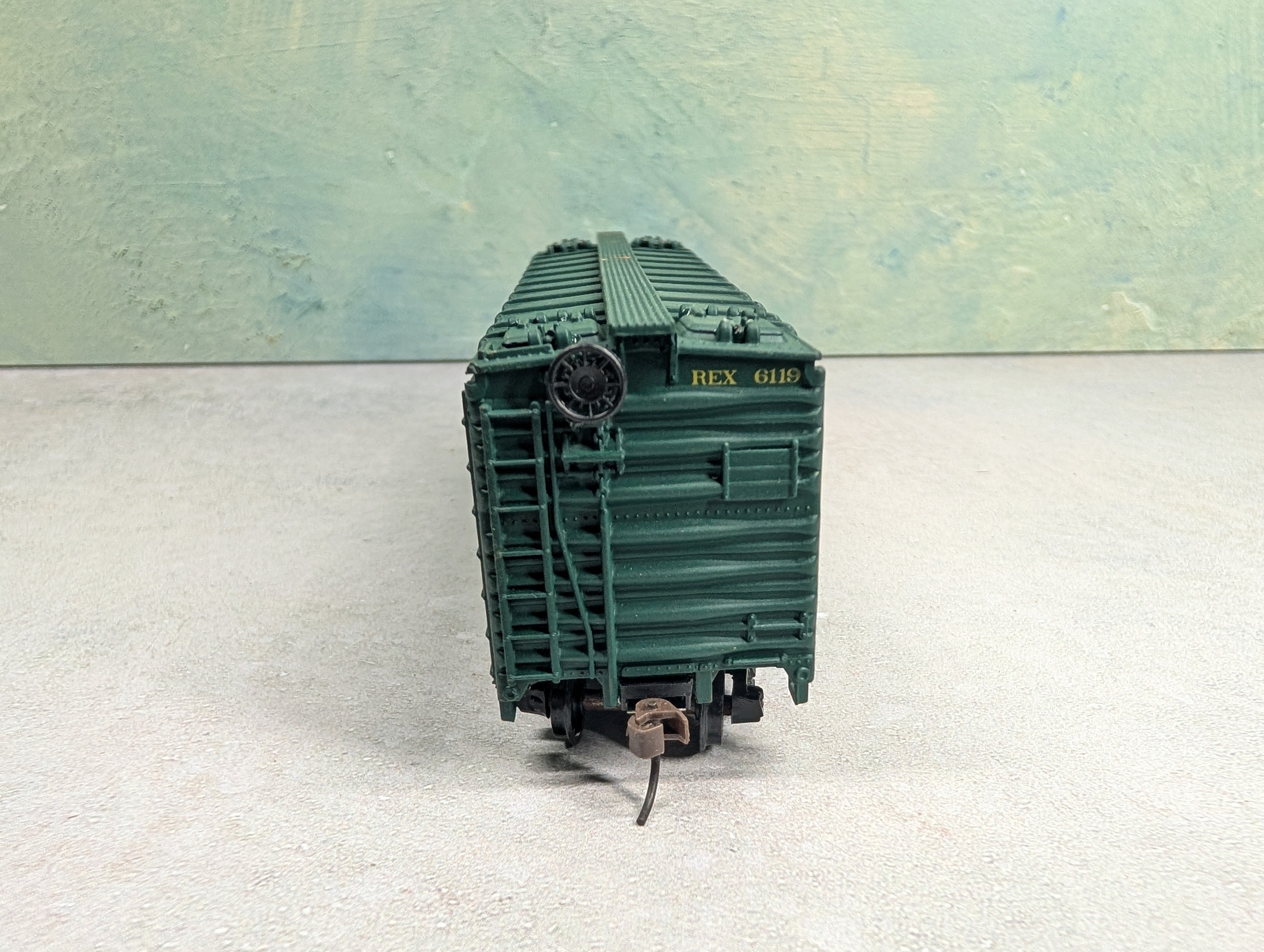 USED Athearn HO Scale 40' Reefer Box Car Railway Express Agency REX #6119