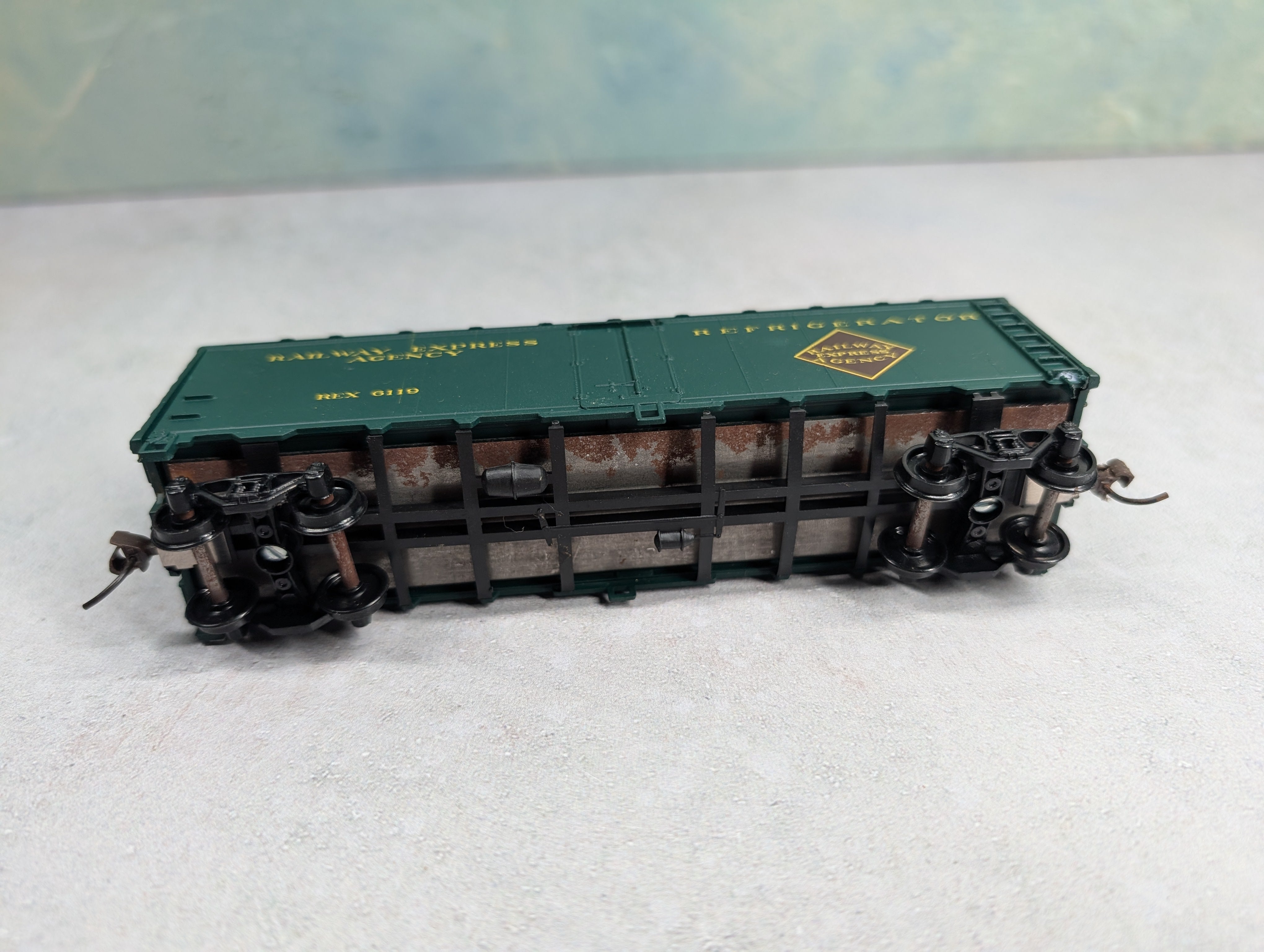 USED Athearn HO Scale 40' Reefer Box Car Railway Express Agency REX #6119