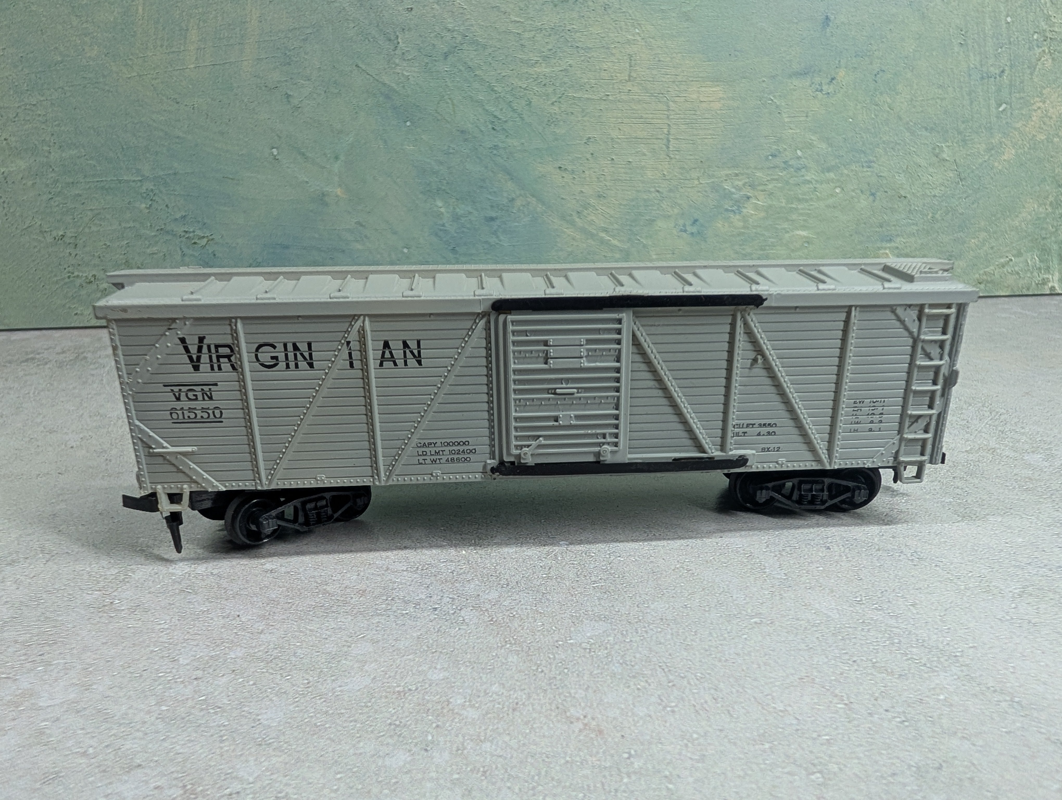 USED HO Scale 42' Wooden Box Car Virginian VGN #61550