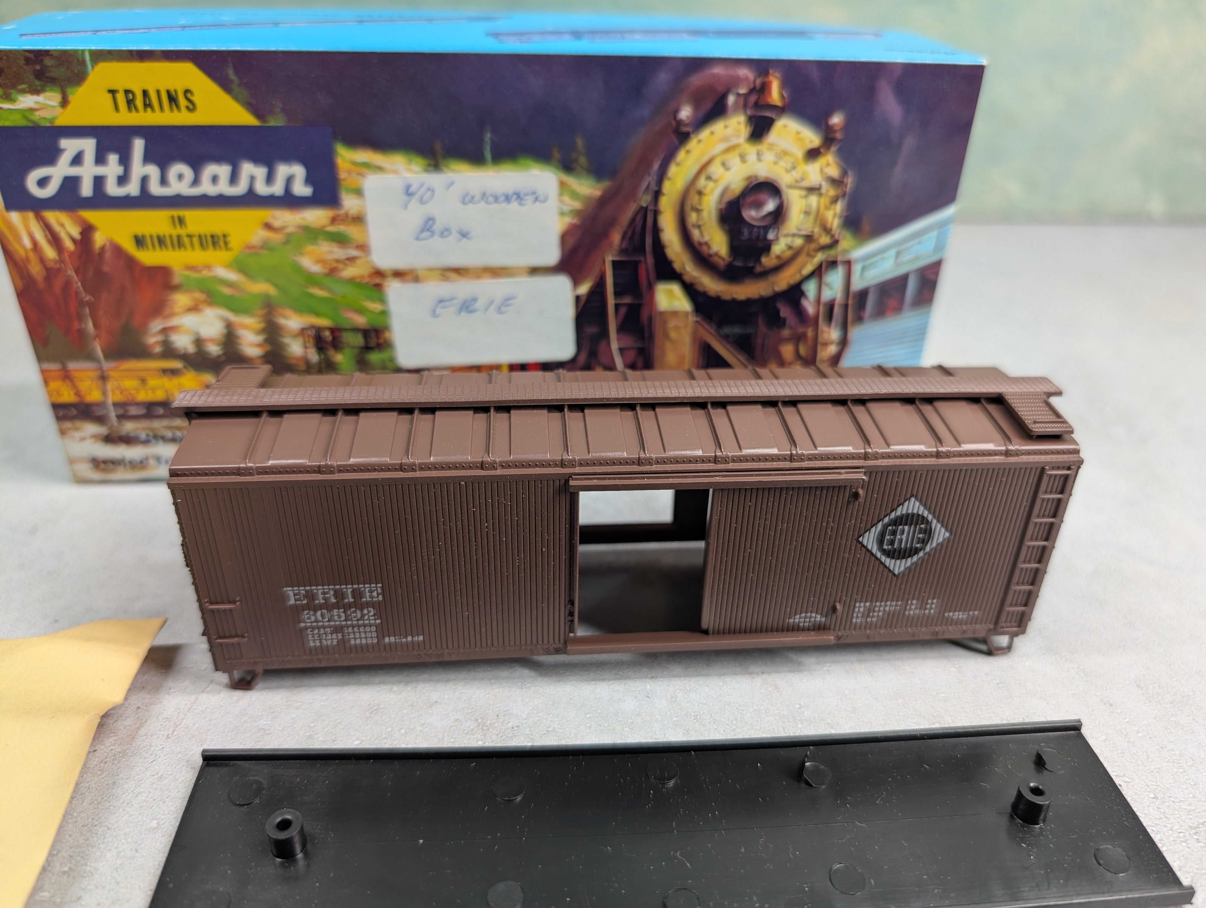 USED Athearn HO Scale 40' Wooden Box Car Erie #60592 KIT