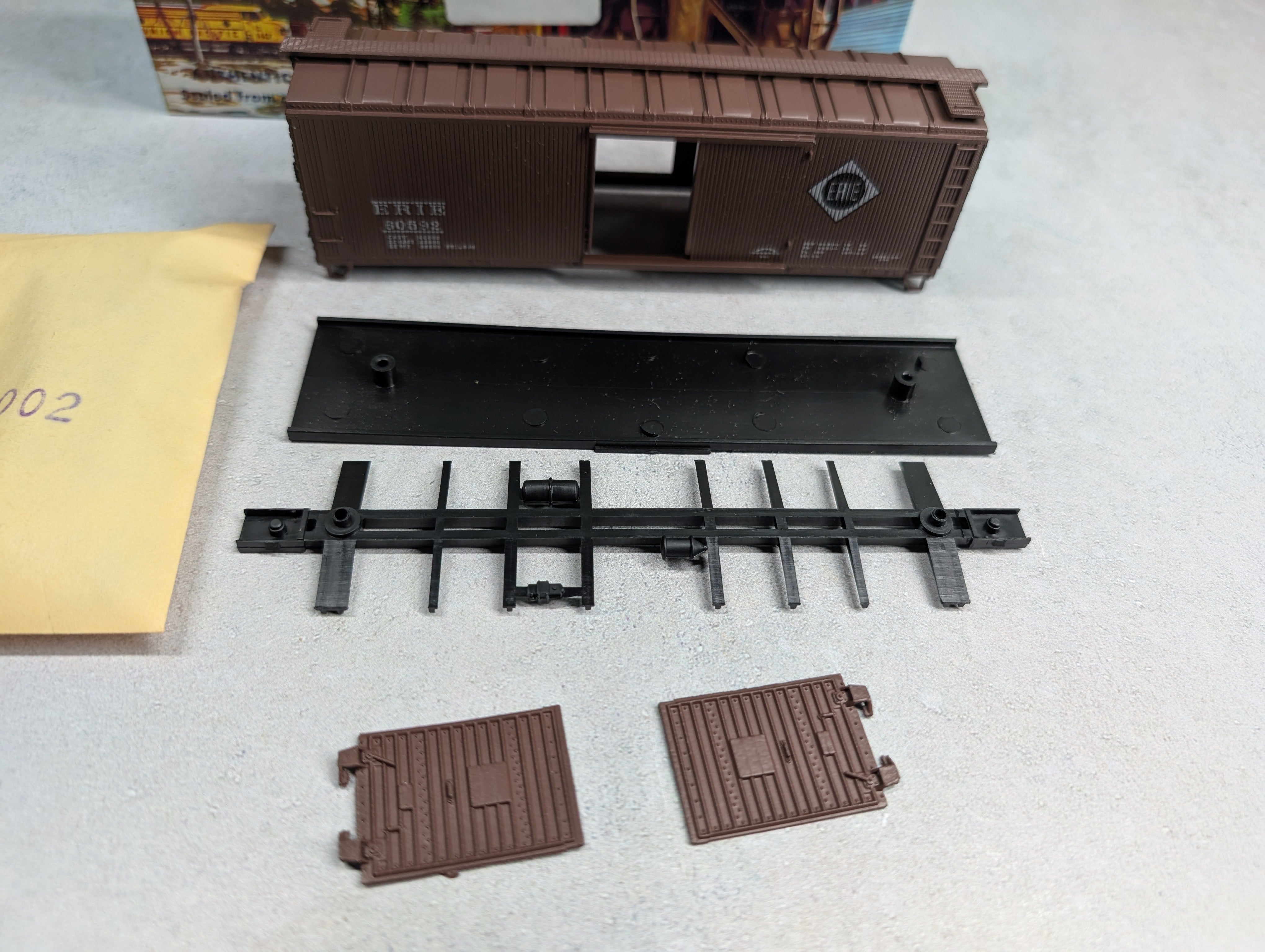 USED Athearn HO Scale 40' Wooden Box Car Erie #60592 KIT