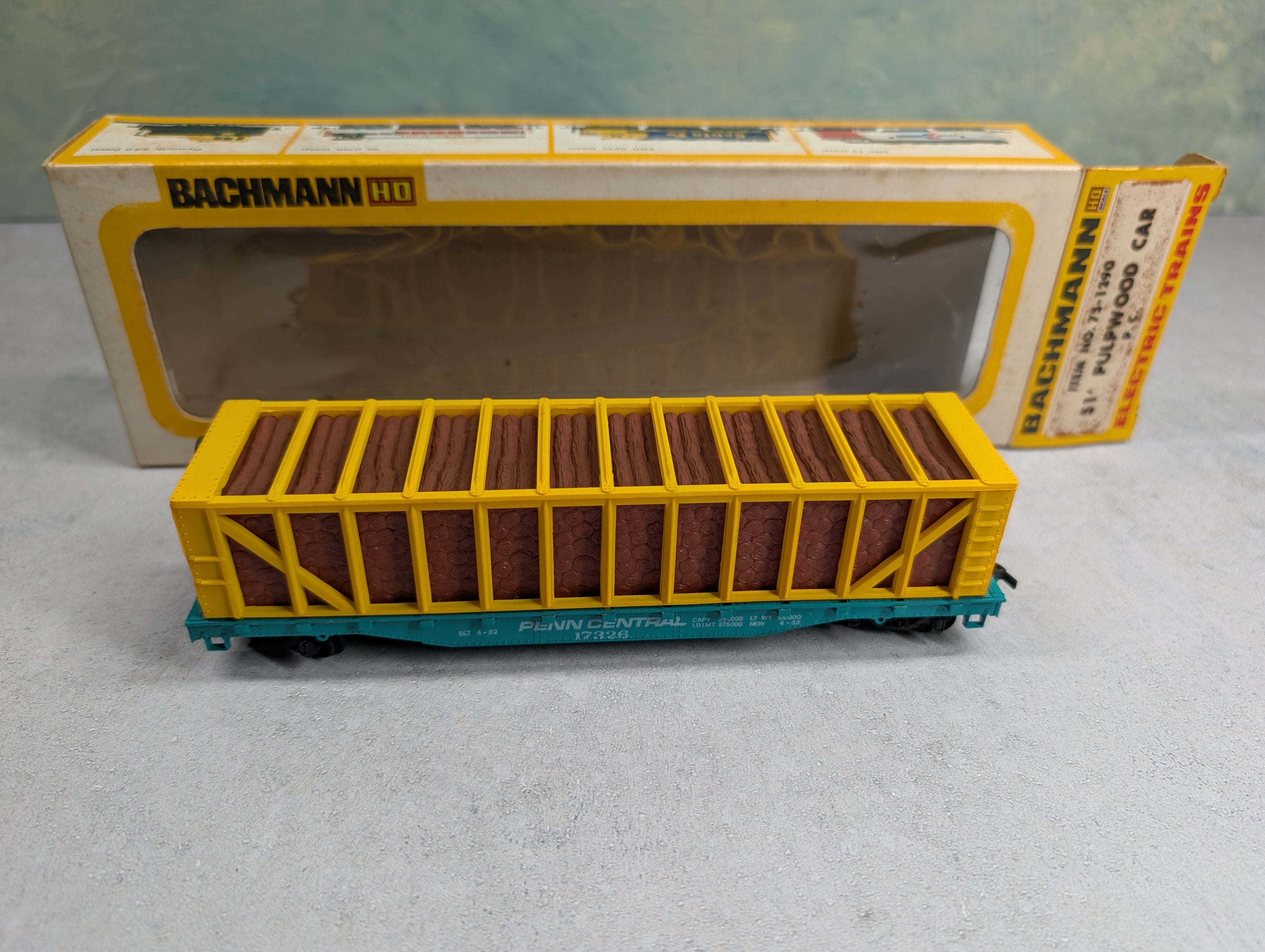 USED Bachmann HO Scale 51' Pulpwood Car Penn Central #17326