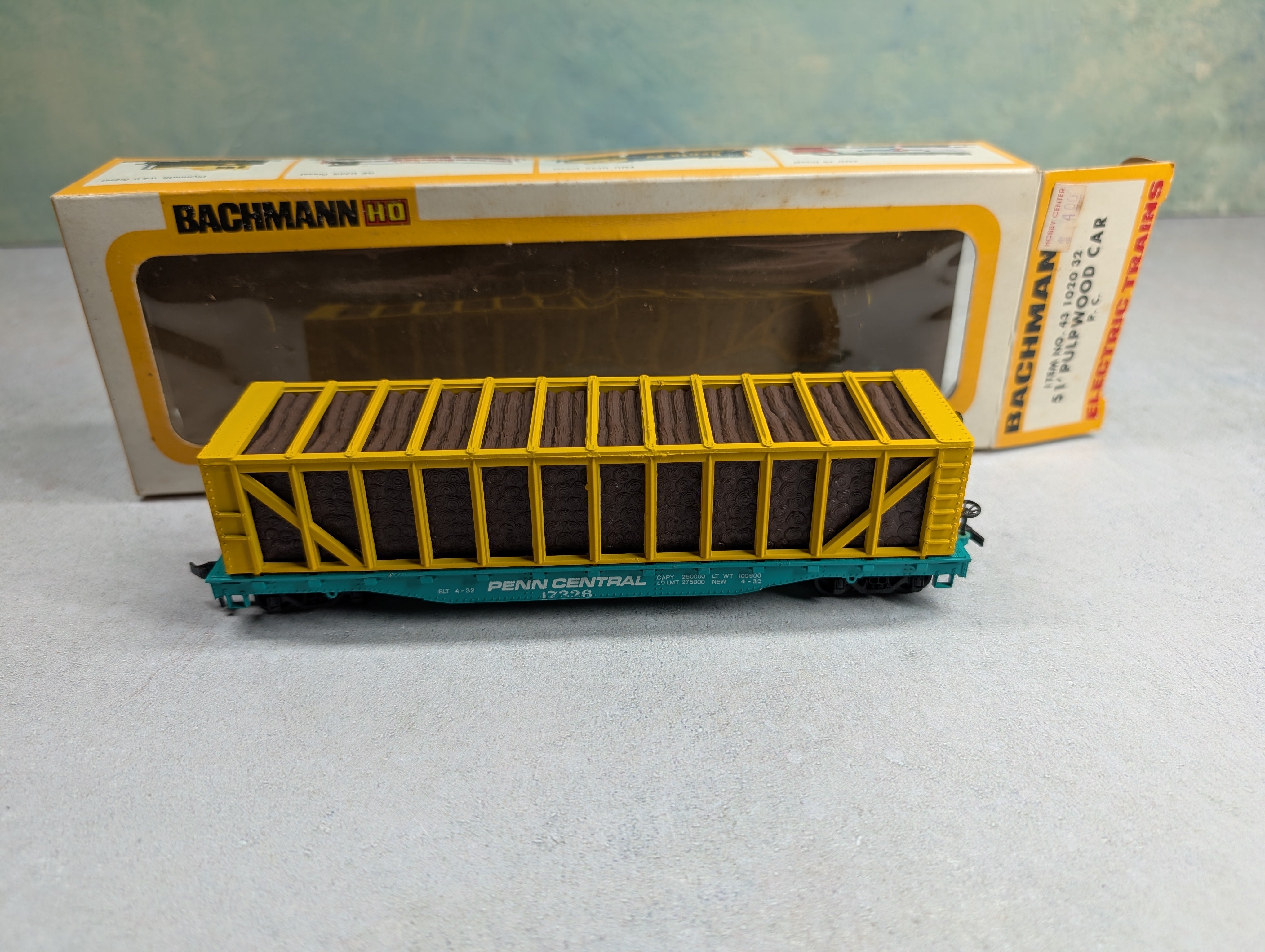 USED Bachmann HO Scale 51' Pulpwood Car Penn Central #17326