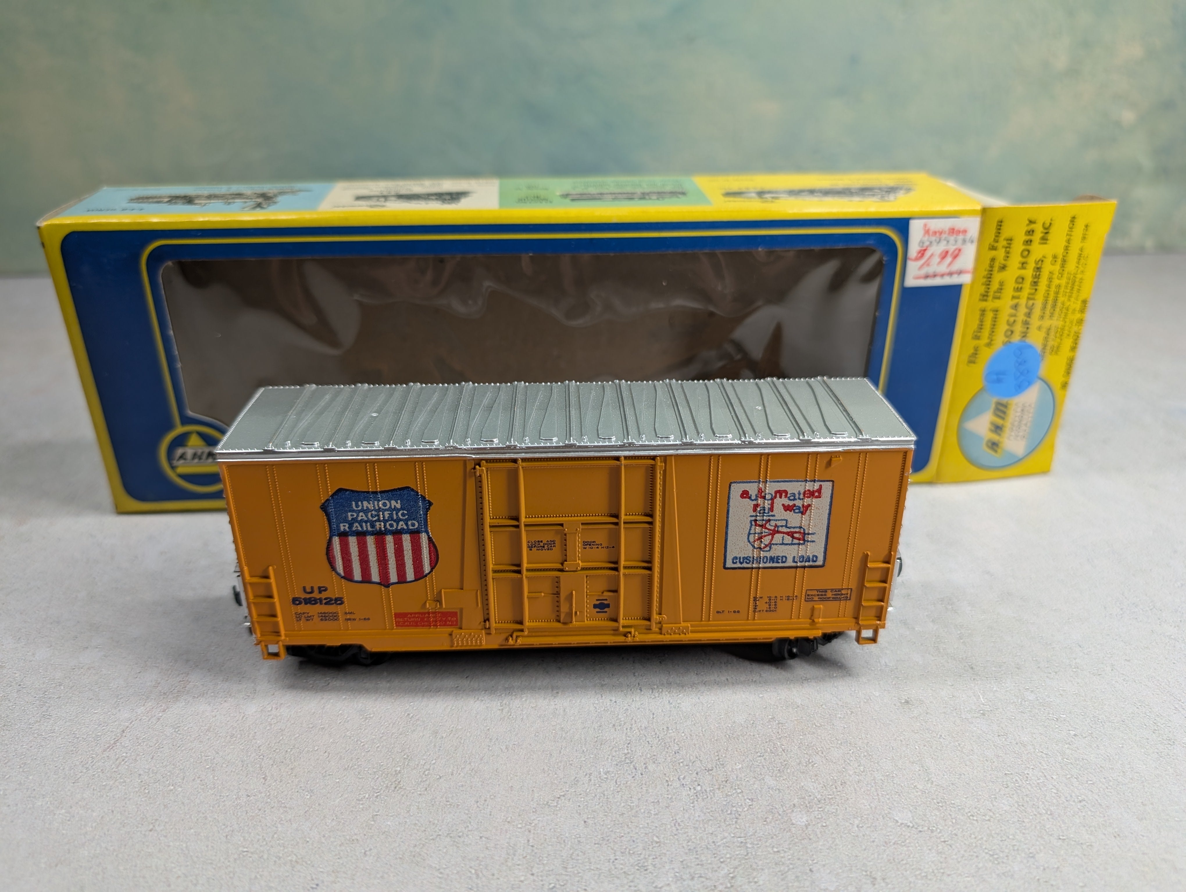 USED AHM HO Scale 41' Hi-Cube Box Car Union Pacific UP #518125