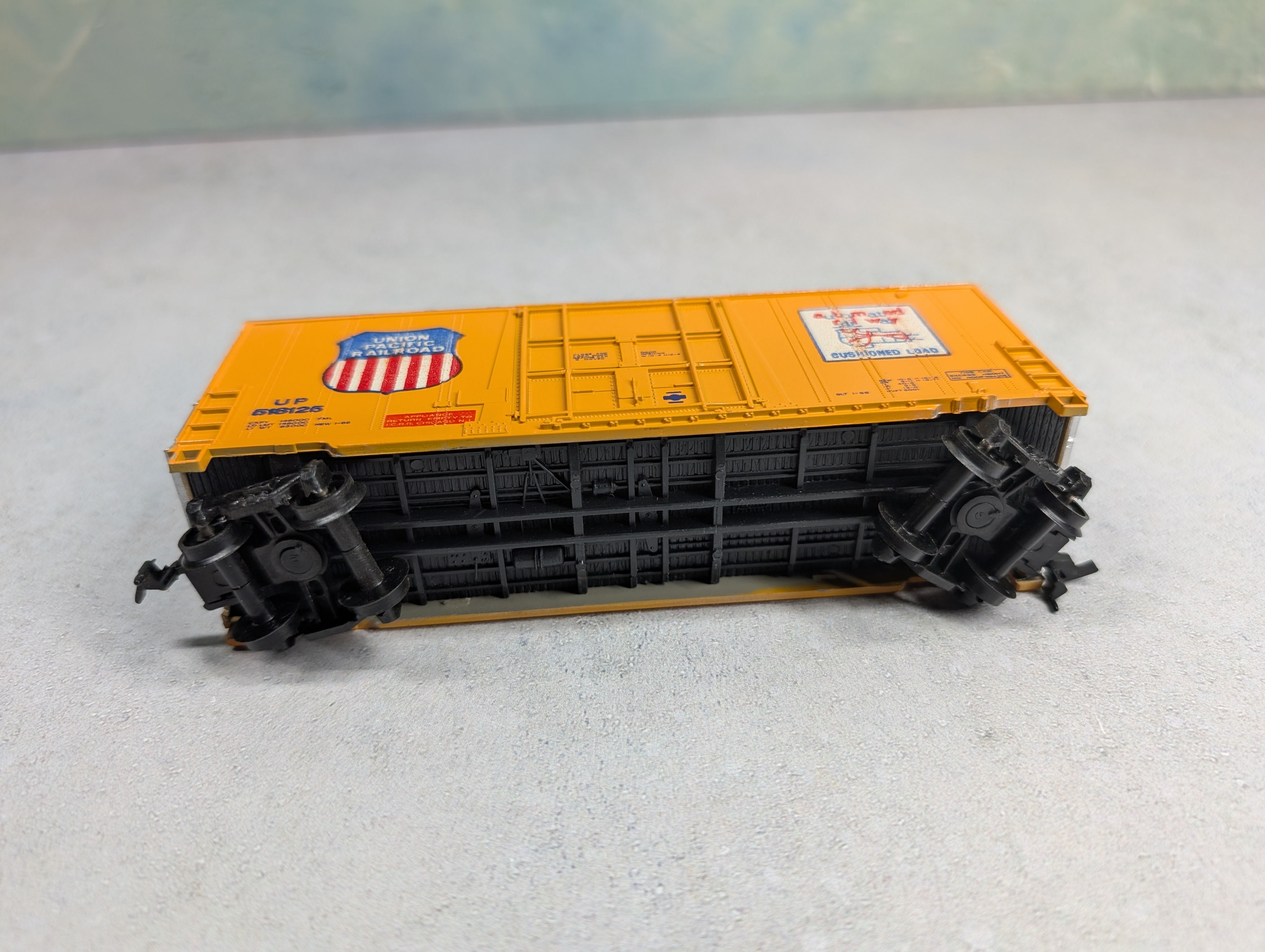USED AHM HO Scale 41' Hi-Cube Box Car Union Pacific UP #518125