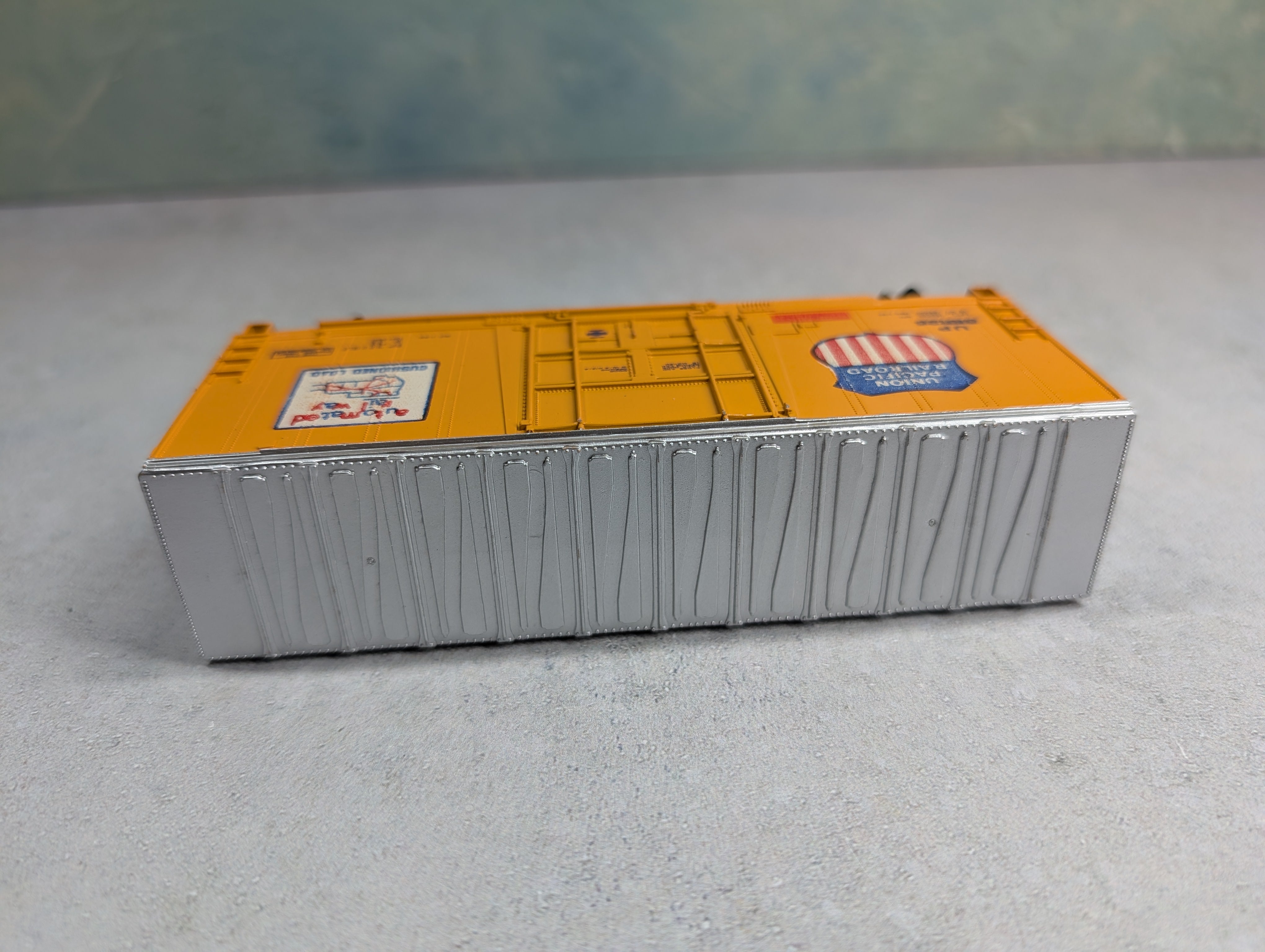 USED AHM HO Scale 41' Hi-Cube Box Car Union Pacific UP #518125