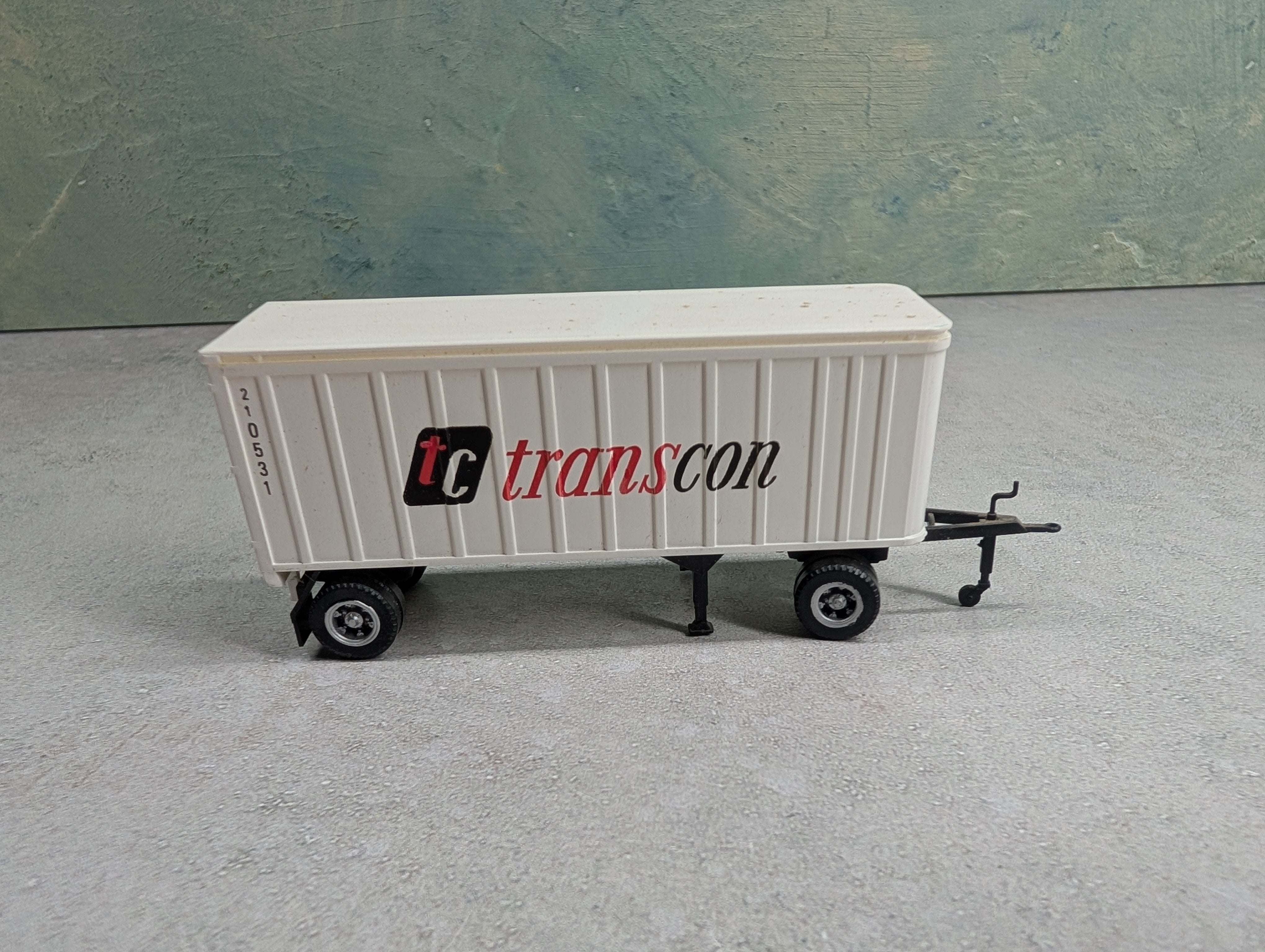 USED Con-Cor HO Scale 27' Trailer w/ Hitch Transcon