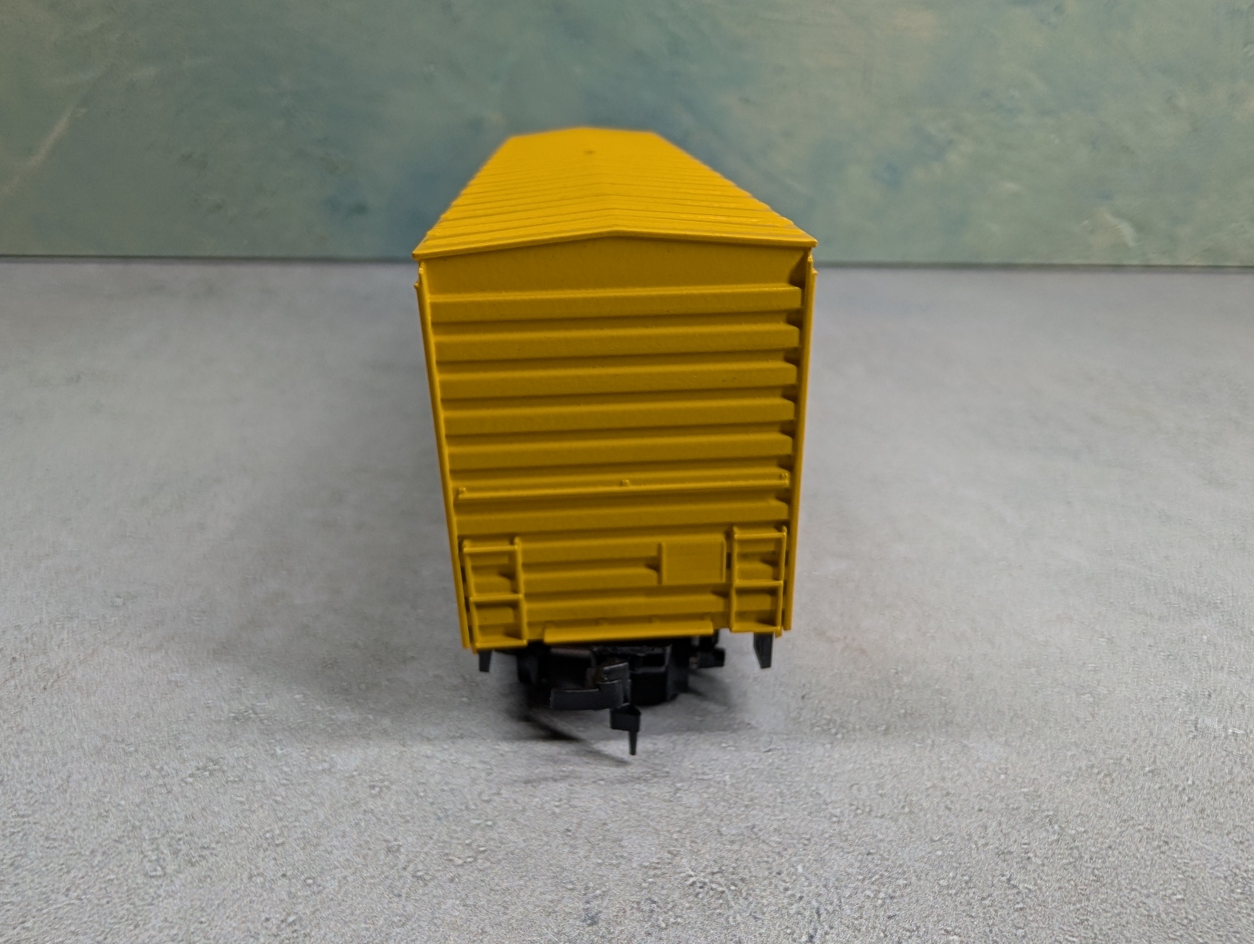 USED Roundhouse HO Scale 50' SD Box Car South Branch Valley SBVR #2047