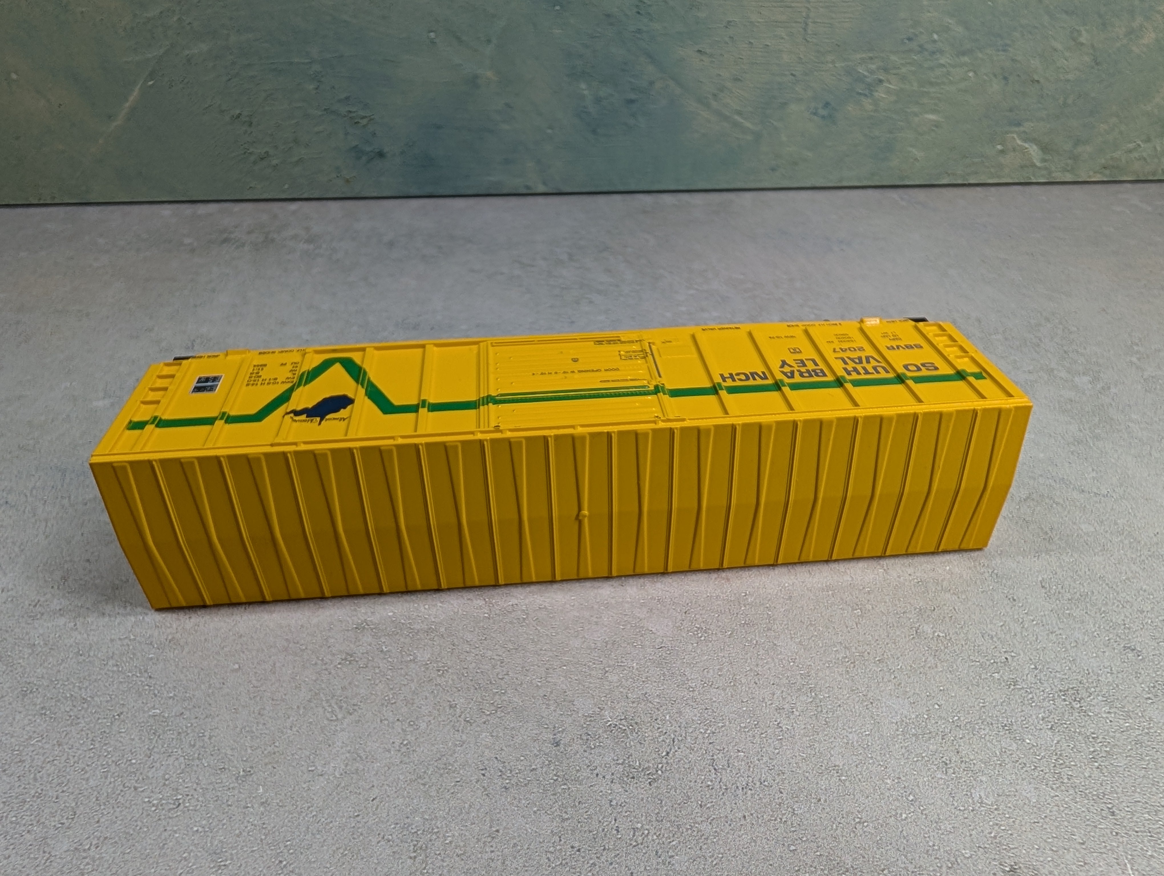 USED Roundhouse HO Scale 50' SD Box Car South Branch Valley SBVR #2047