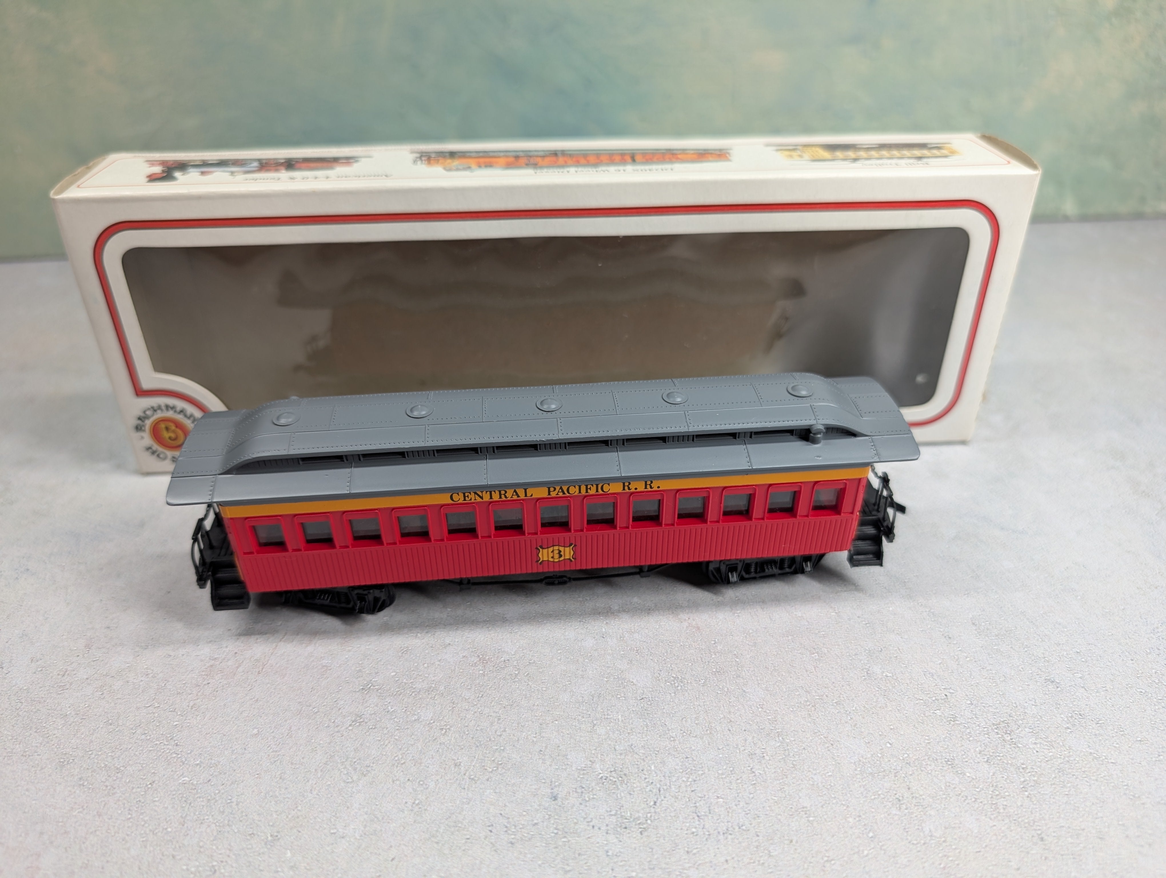 USED Bachmann HO Scale 47' Old Time Coach Central Pacific RR #3