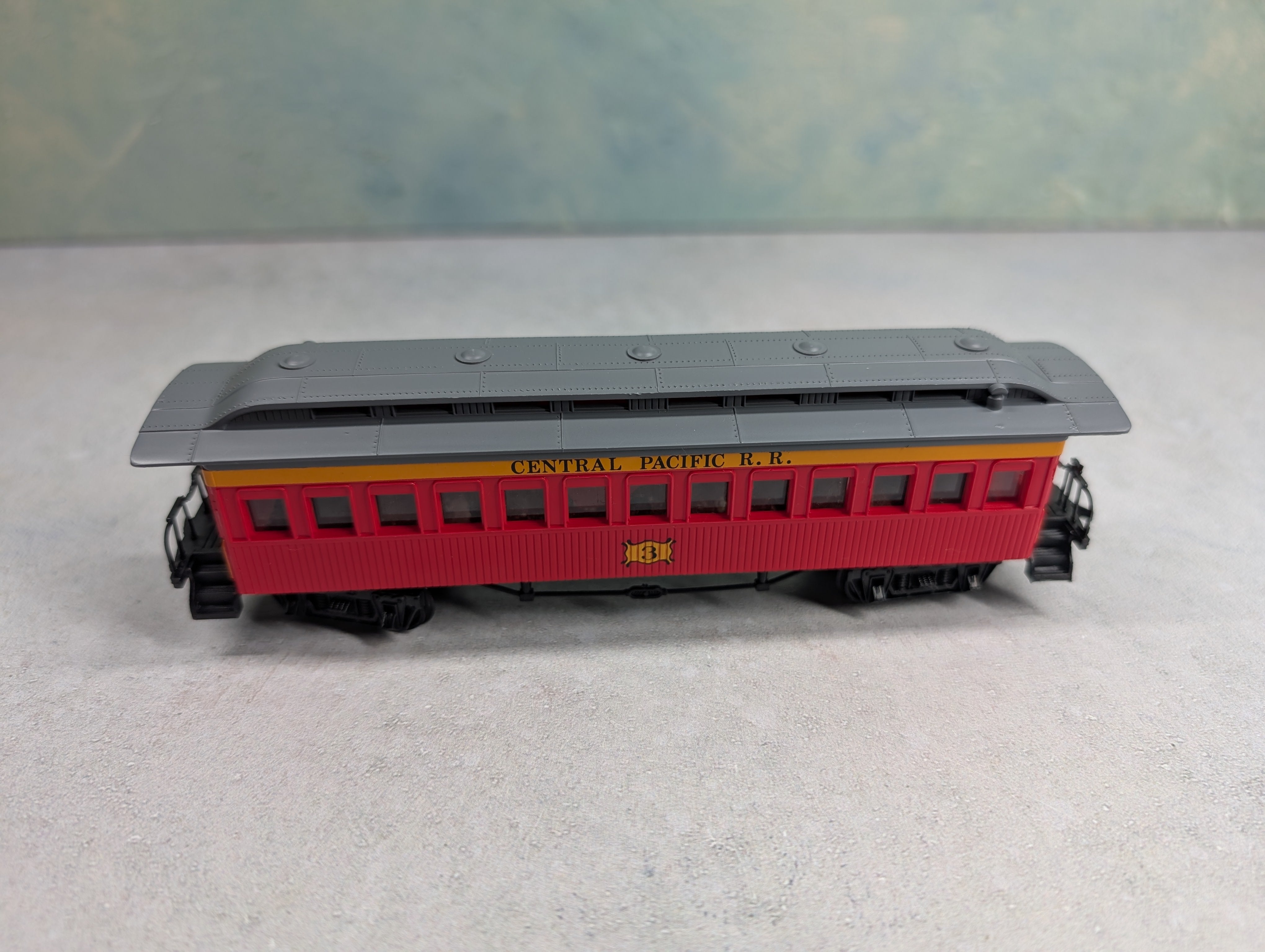 USED Bachmann HO Scale 47' Old Time Coach Central Pacific RR #3
