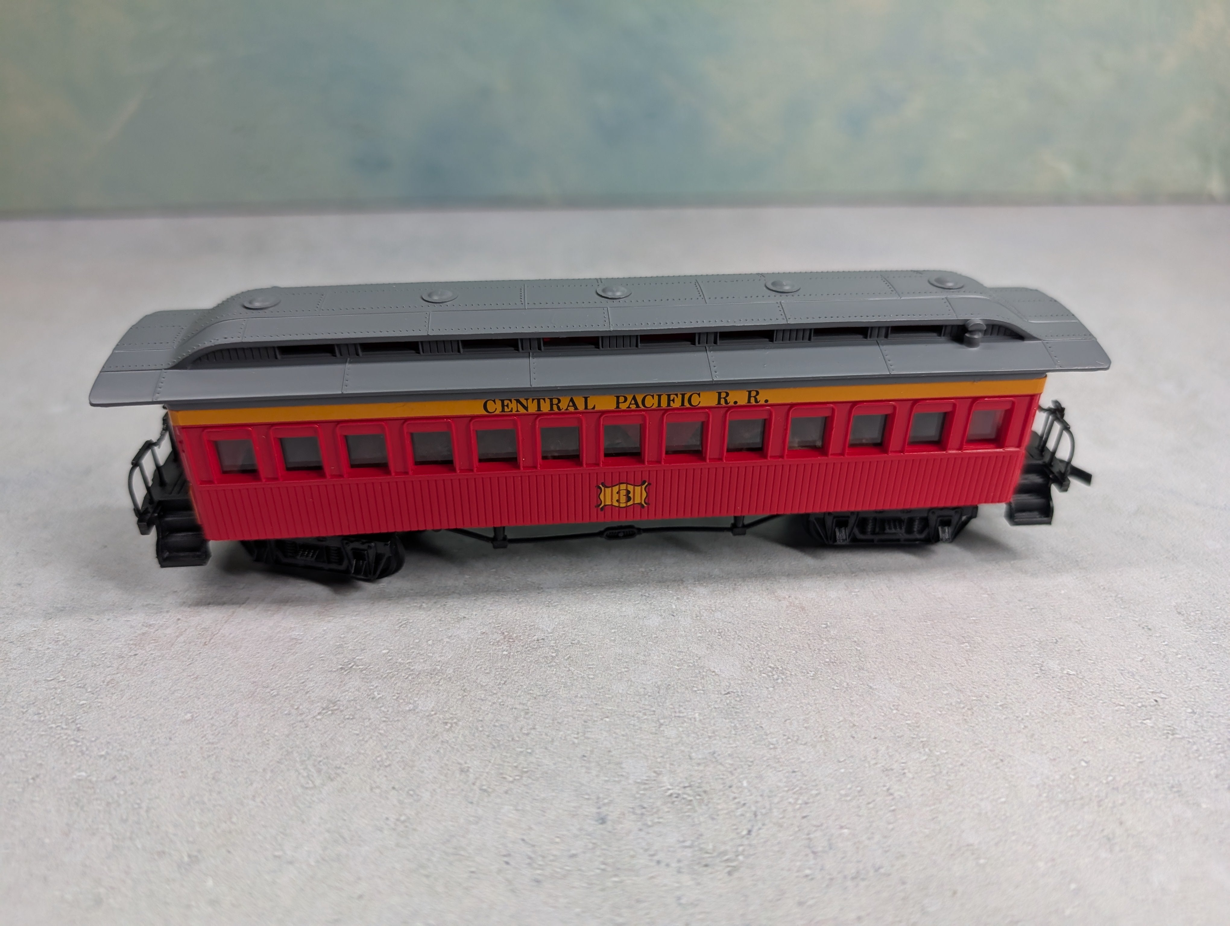 USED Bachmann HO Scale 47' Old Time Coach Central Pacific RR #3