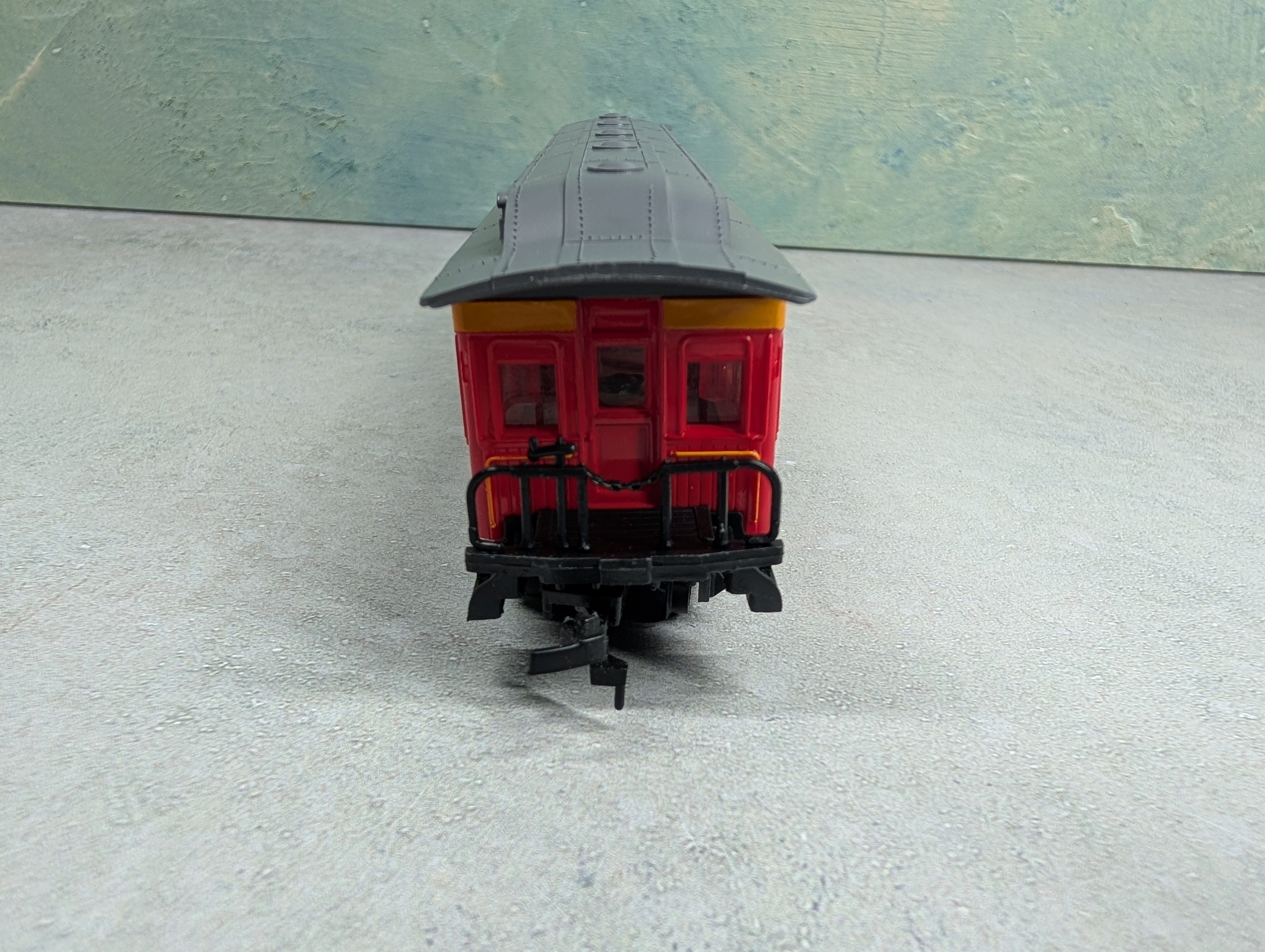USED Bachmann HO Scale 47' Old Time Coach Central Pacific RR #3