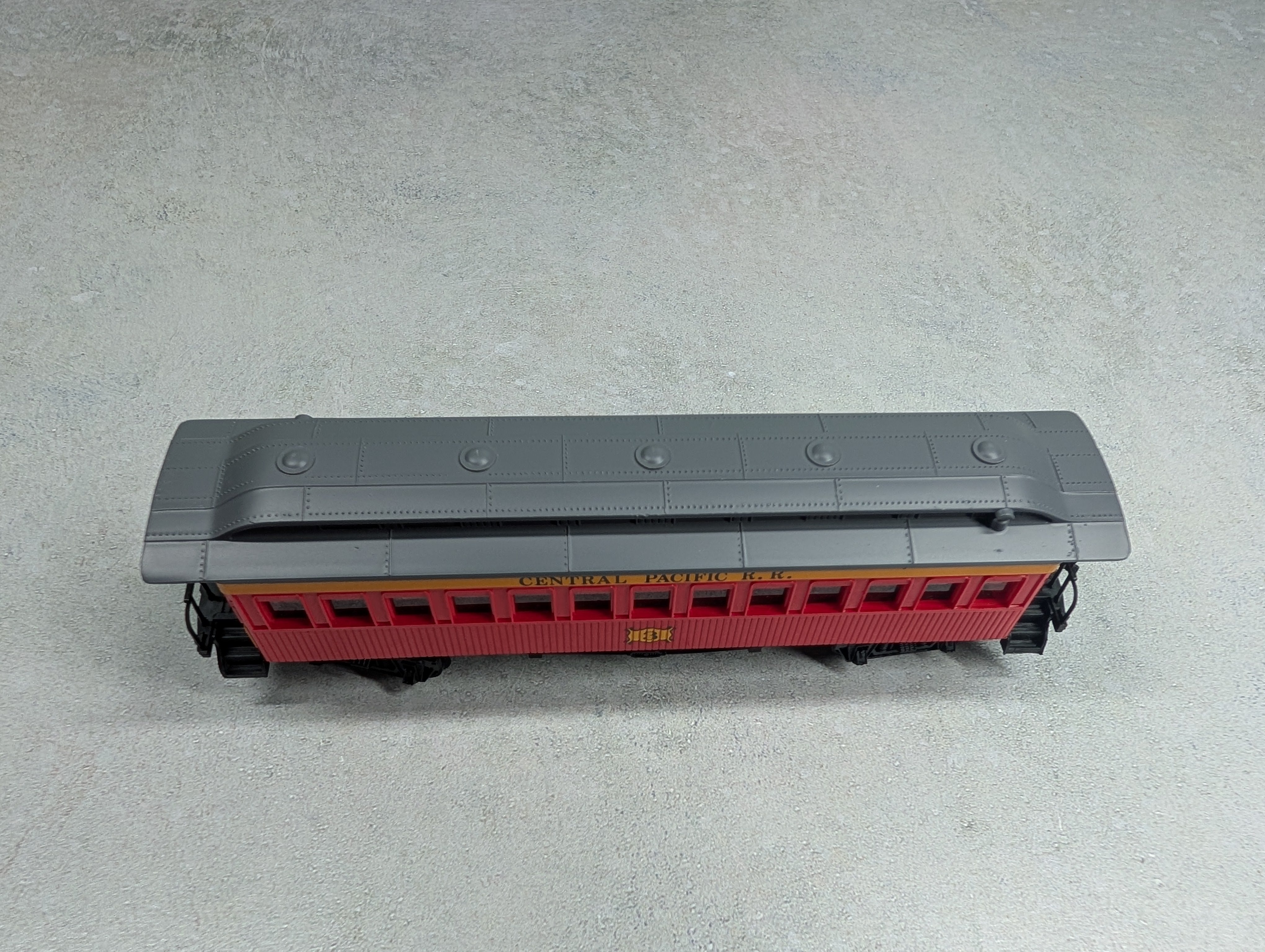 USED Bachmann HO Scale 47' Old Time Coach Central Pacific RR #3