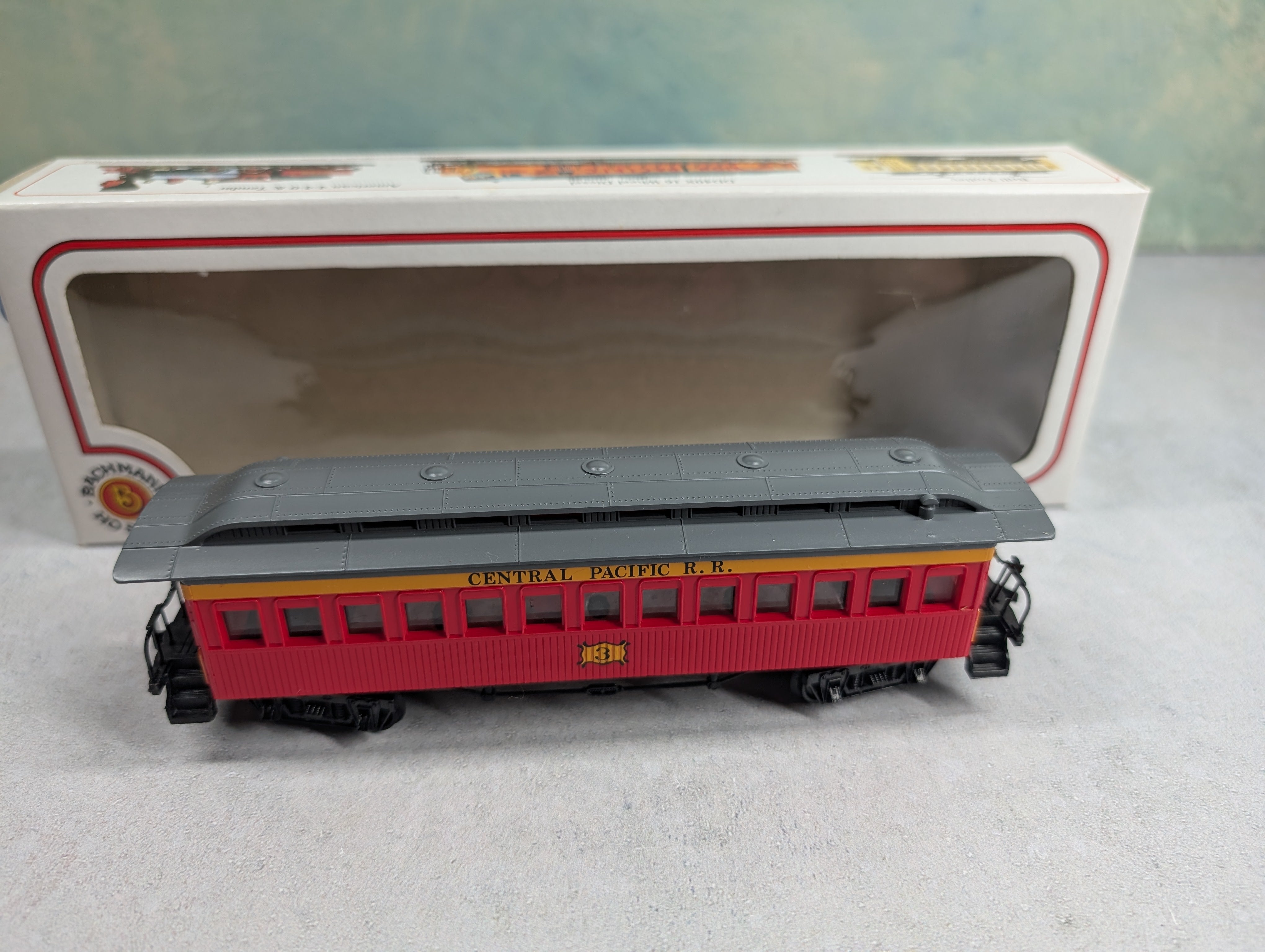 USED Bachmann HO Scale 47' Old Time Coach Central Pacific RR #3