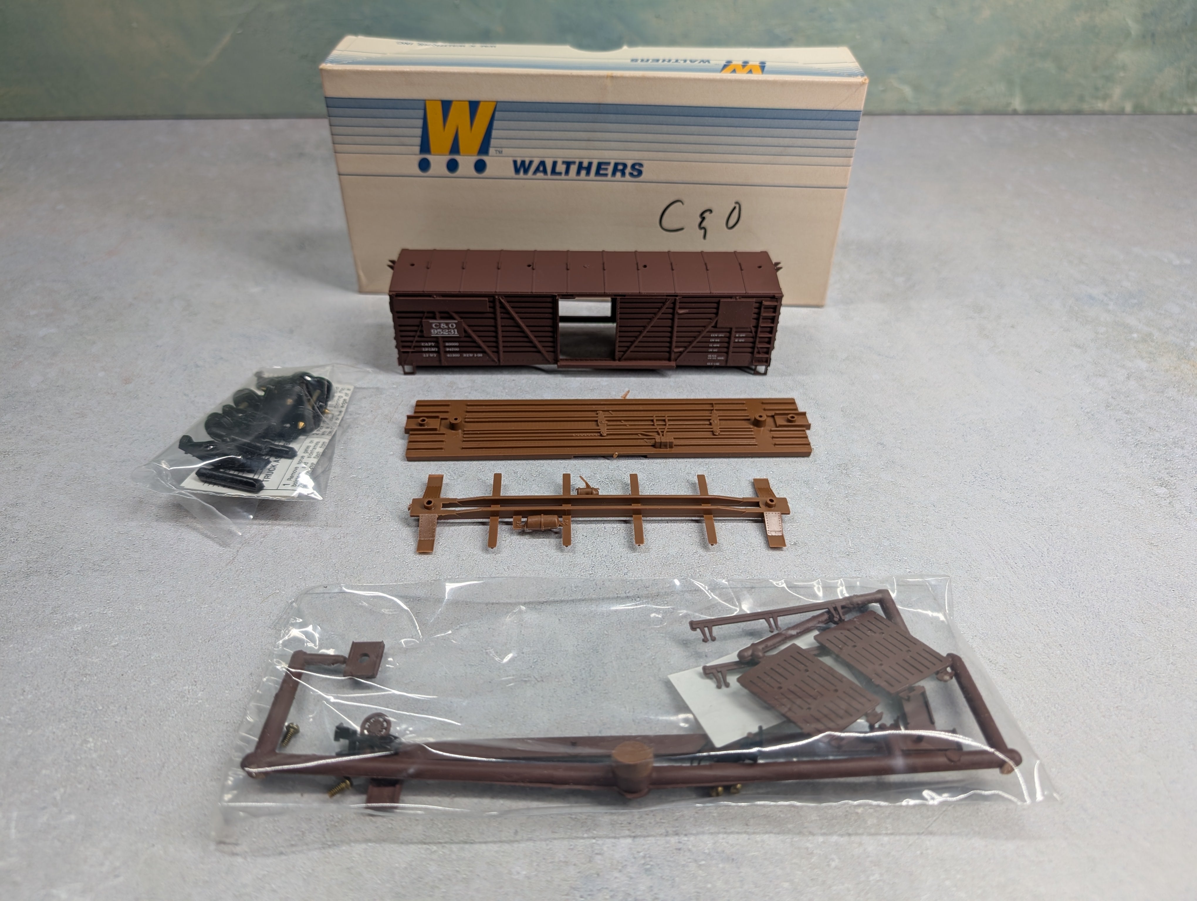 USED Walthers 932-2755 HO Scale 40' Cattle Stock Car Chesapeake and Ohio C&O #95231 Dreadnaught Ends KIT