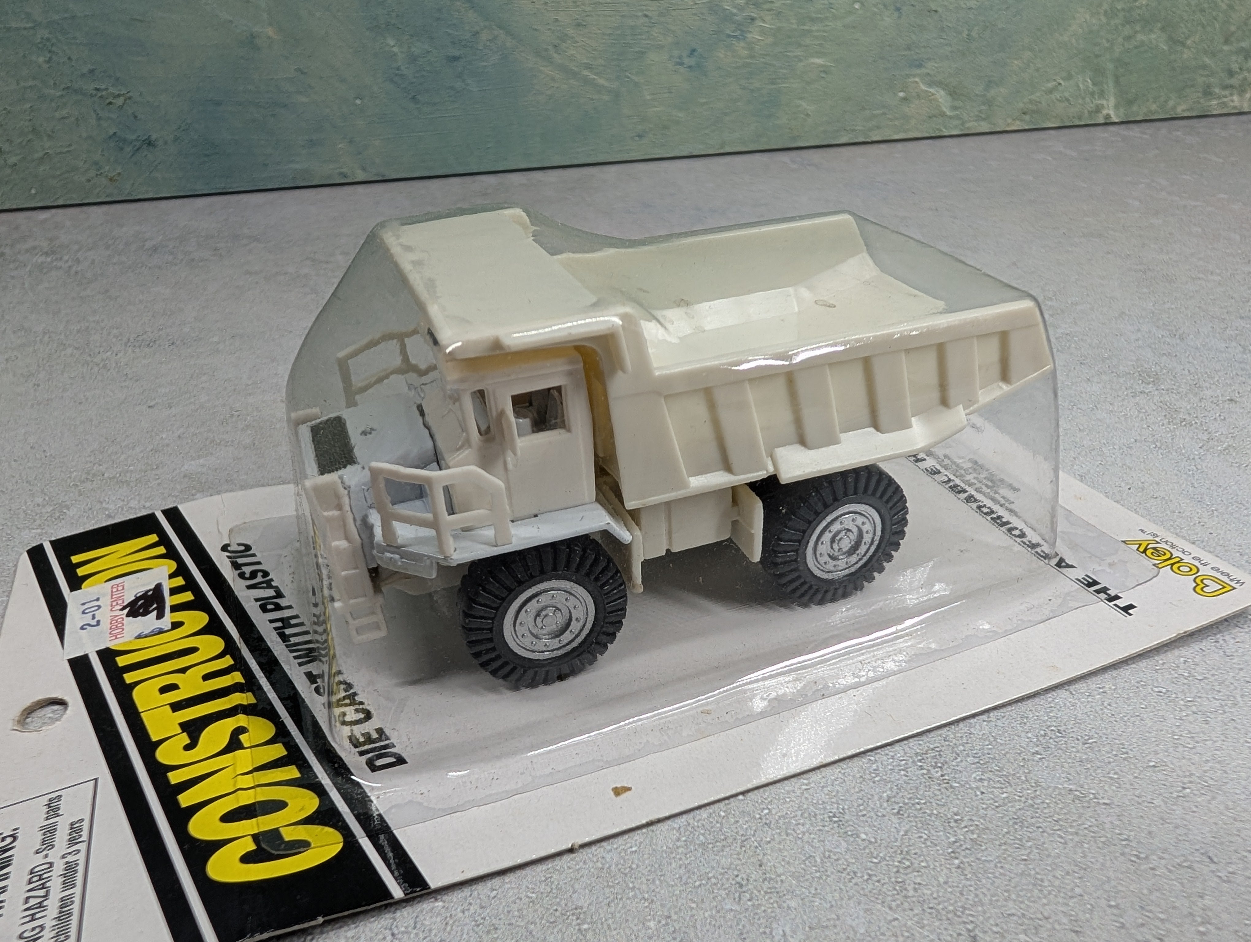 Boley 2042 HO Scale White Large Quarry Plastic Dump Truck Die Cast w/ Plastic Parts