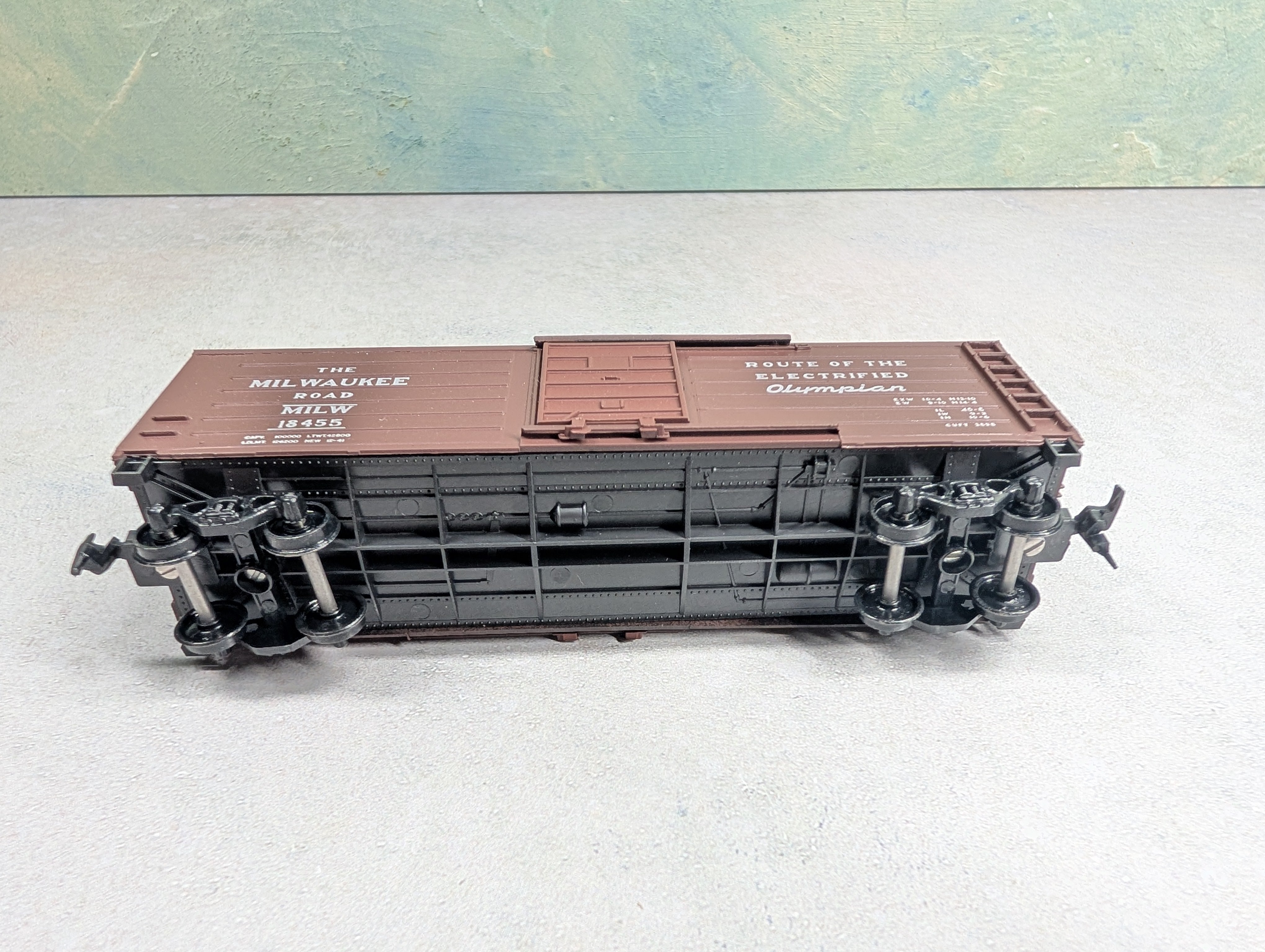 USED Roundhouse 1021 HO Scale 40' Box Car Milwaukee Road MILW #18455