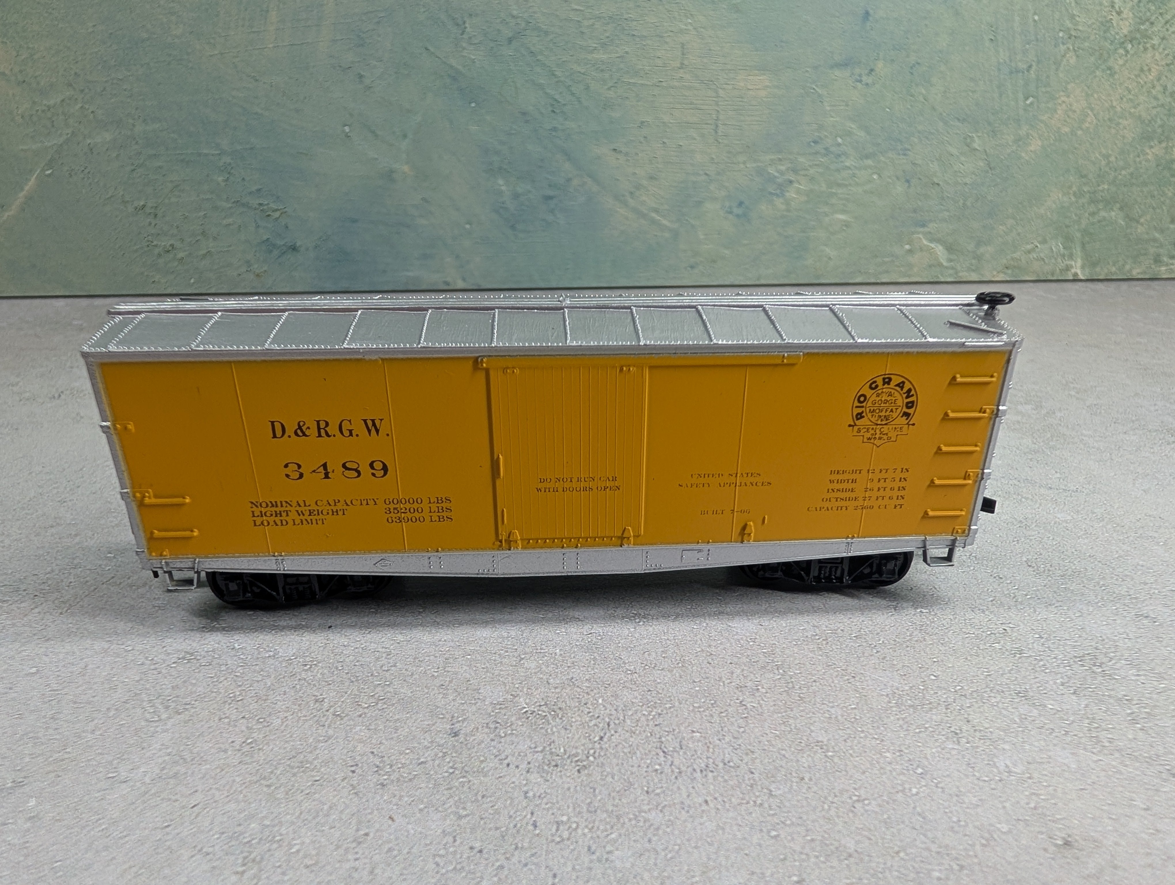 USED Roundhouse 3017 HO Scale 36' Fishbelly Box Car Rio Grande D&RGW #3489