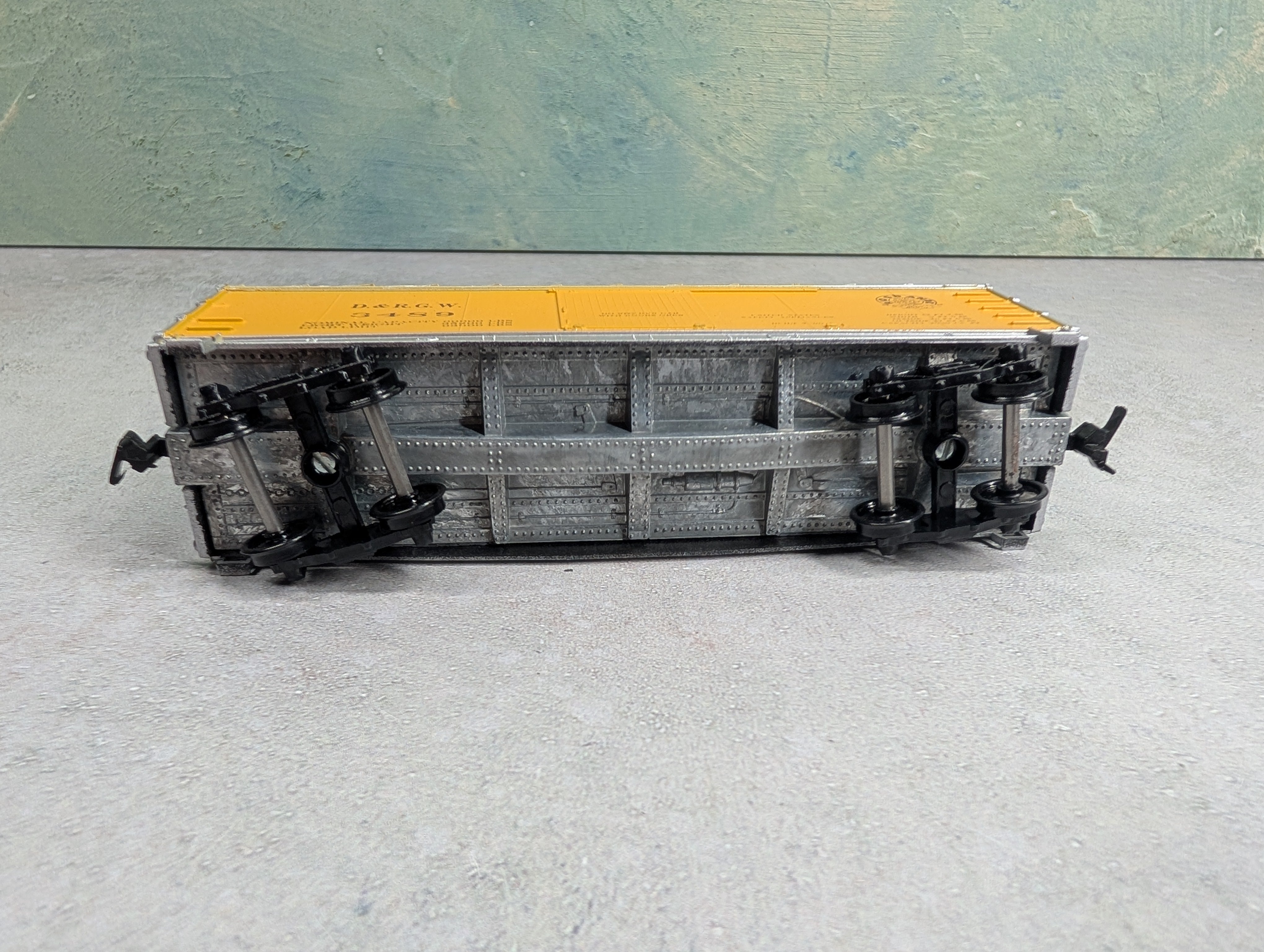 USED Roundhouse 3017 HO Scale 36' Fishbelly Box Car Rio Grande D&RGW #3489