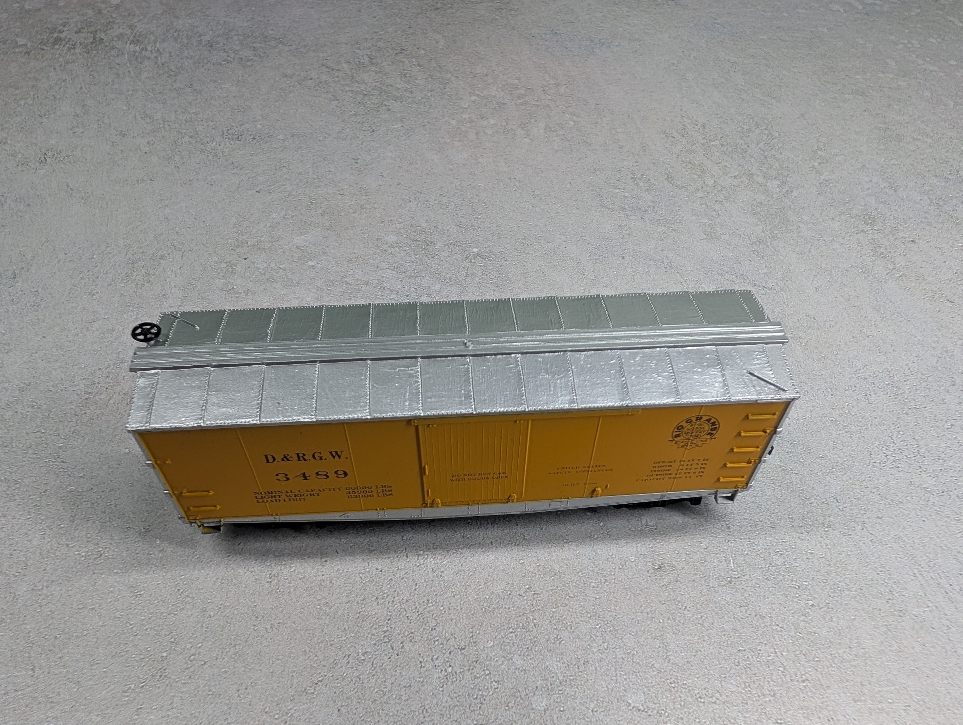 USED Roundhouse 3017 HO Scale 36' Fishbelly Box Car Rio Grande D&RGW #3489