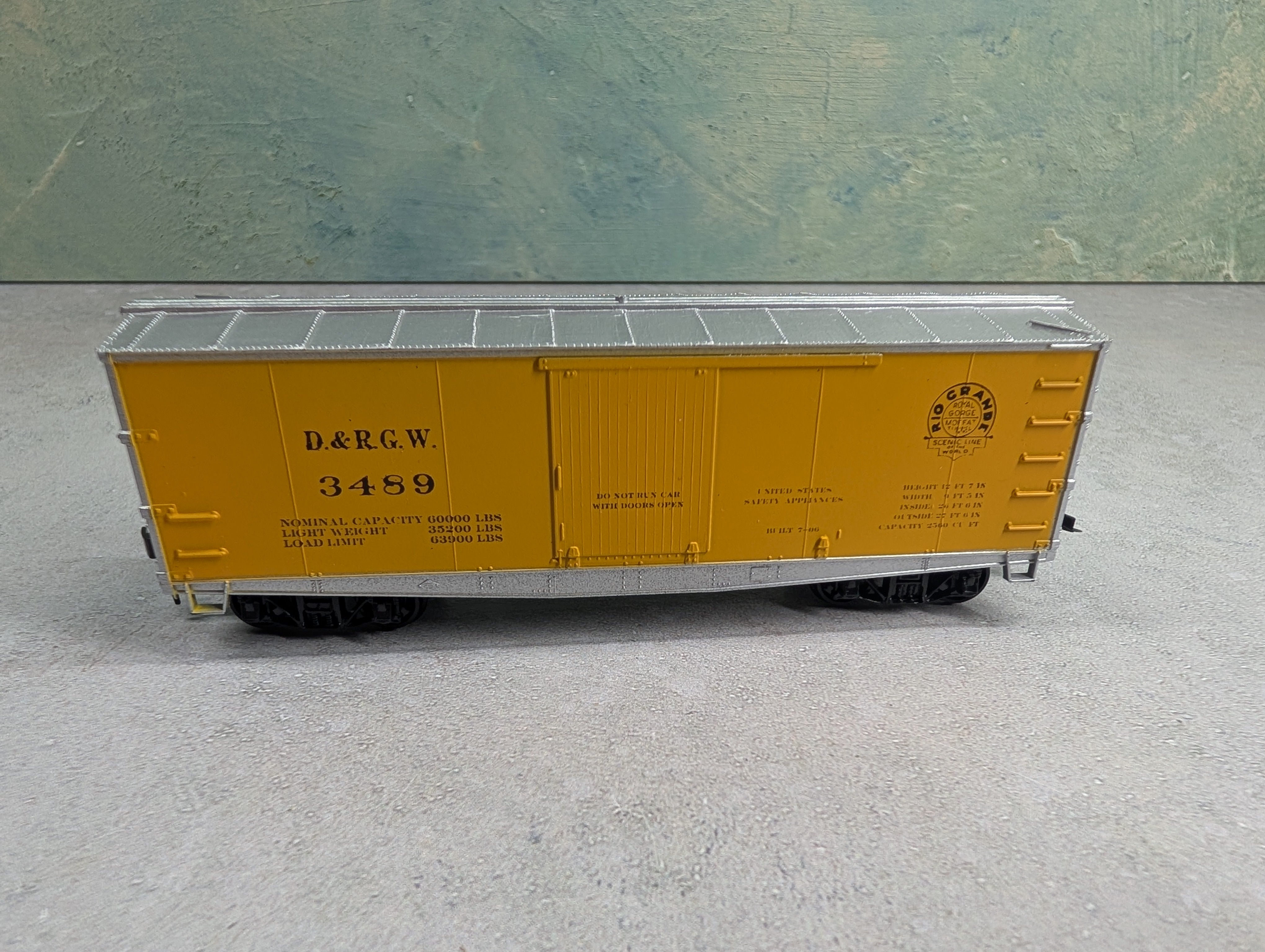 USED Roundhouse 3017 HO Scale 36' Fishbelly Box Car Rio Grande D&RGW #3489