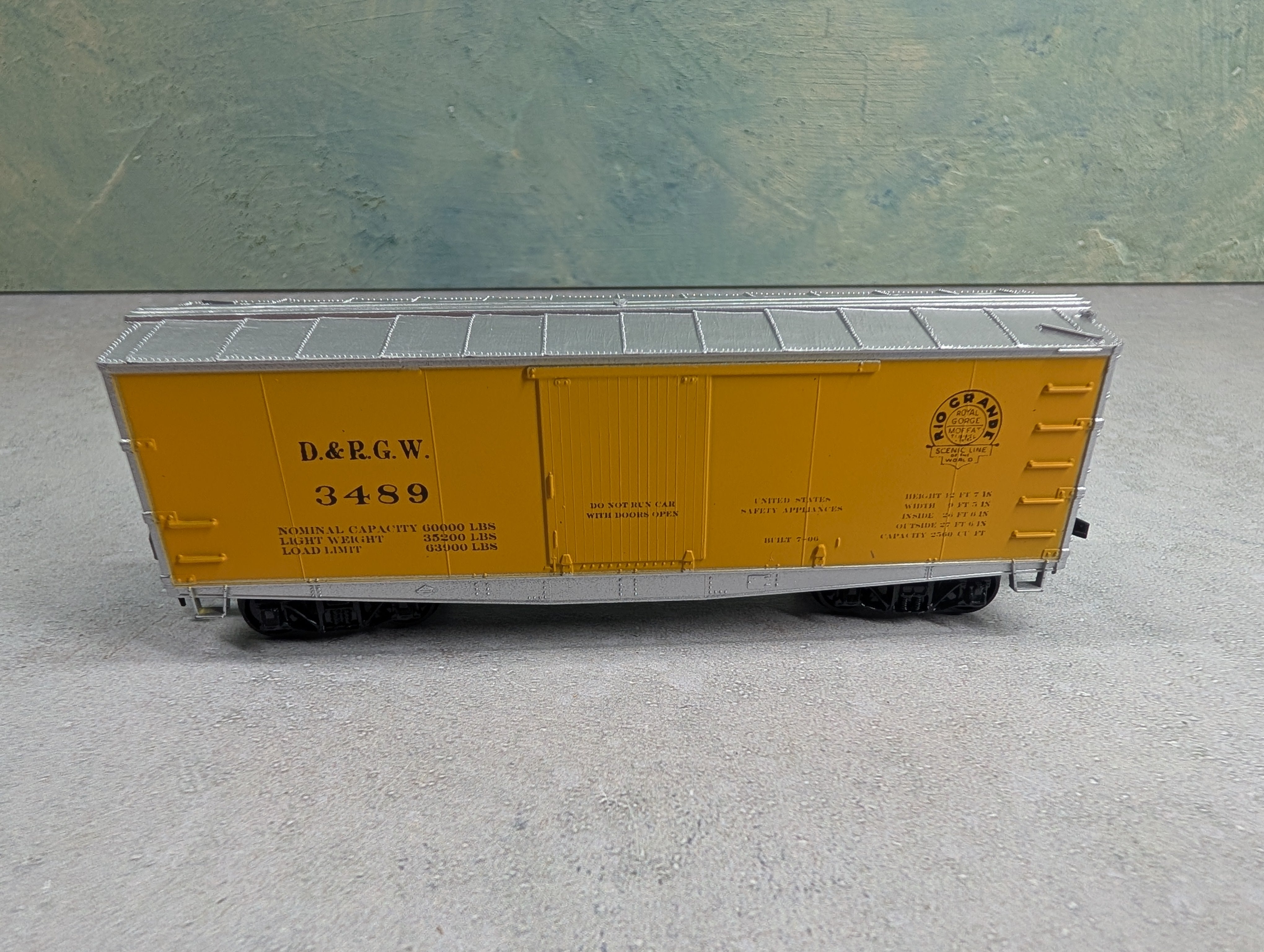USED Roundhouse 3017 HO Scale 36' Fishbelly Box Car Rio Grande D&RGW #3489