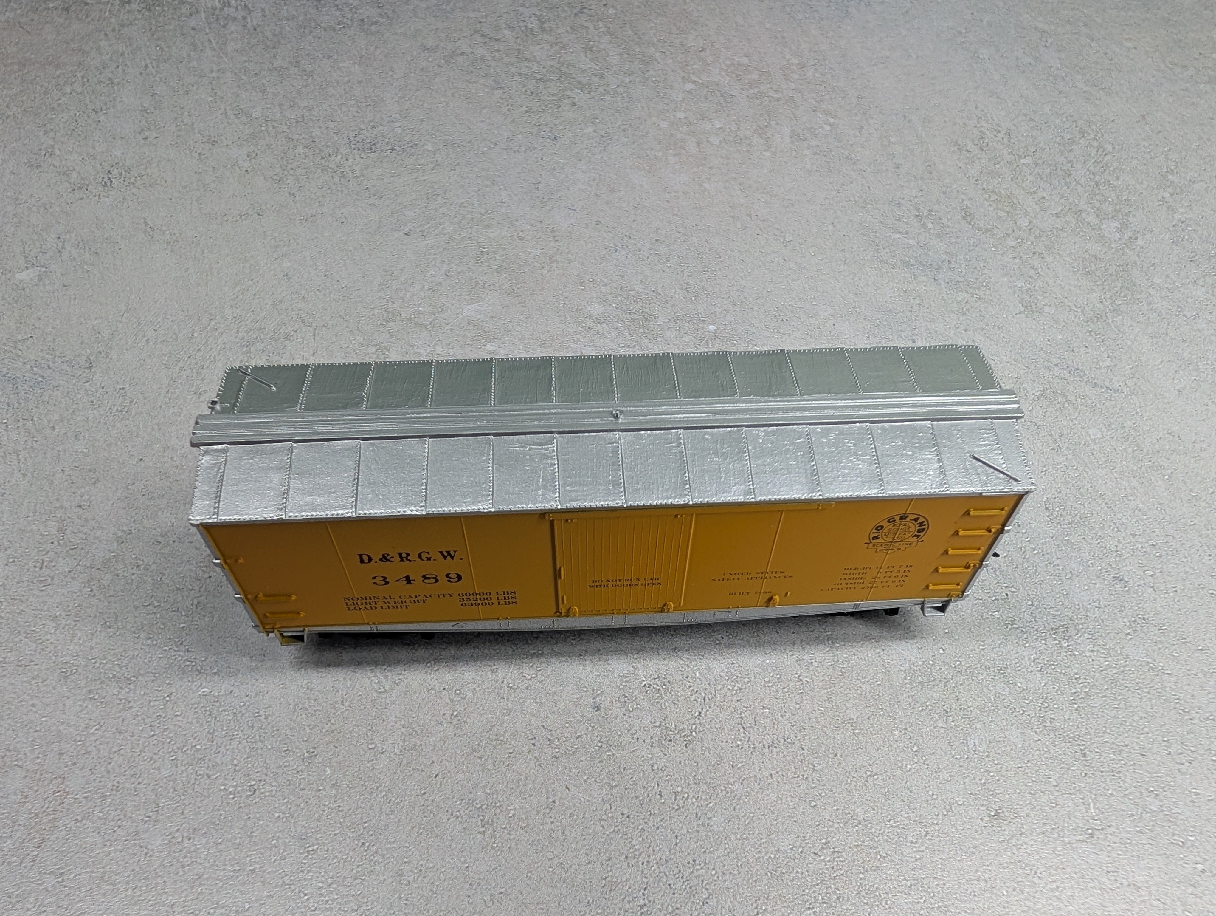 USED Roundhouse 3017 HO Scale 36' Fishbelly Box Car Rio Grande D&RGW #3489