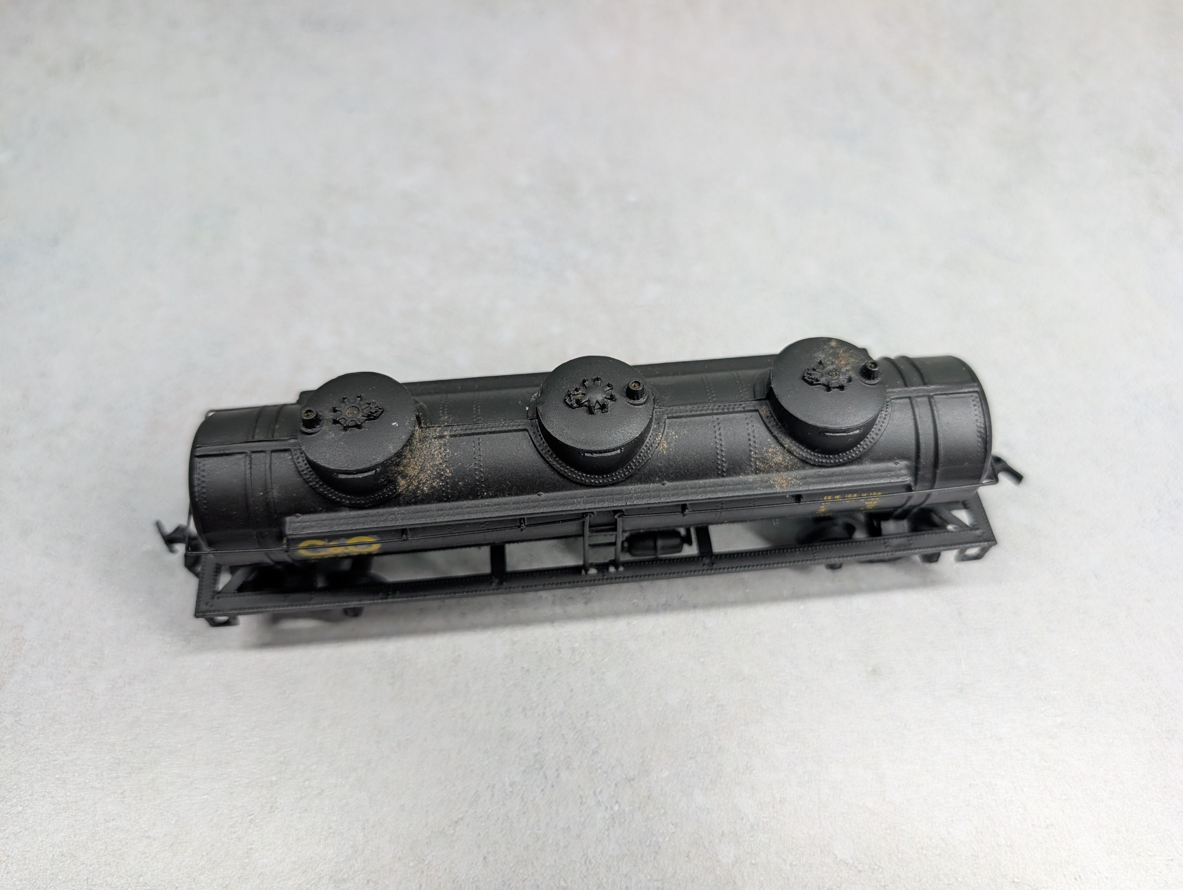 USED AHM HO Scale Triple Dome Tank Car Chesapeake and Ohio C&O #908716 Decal