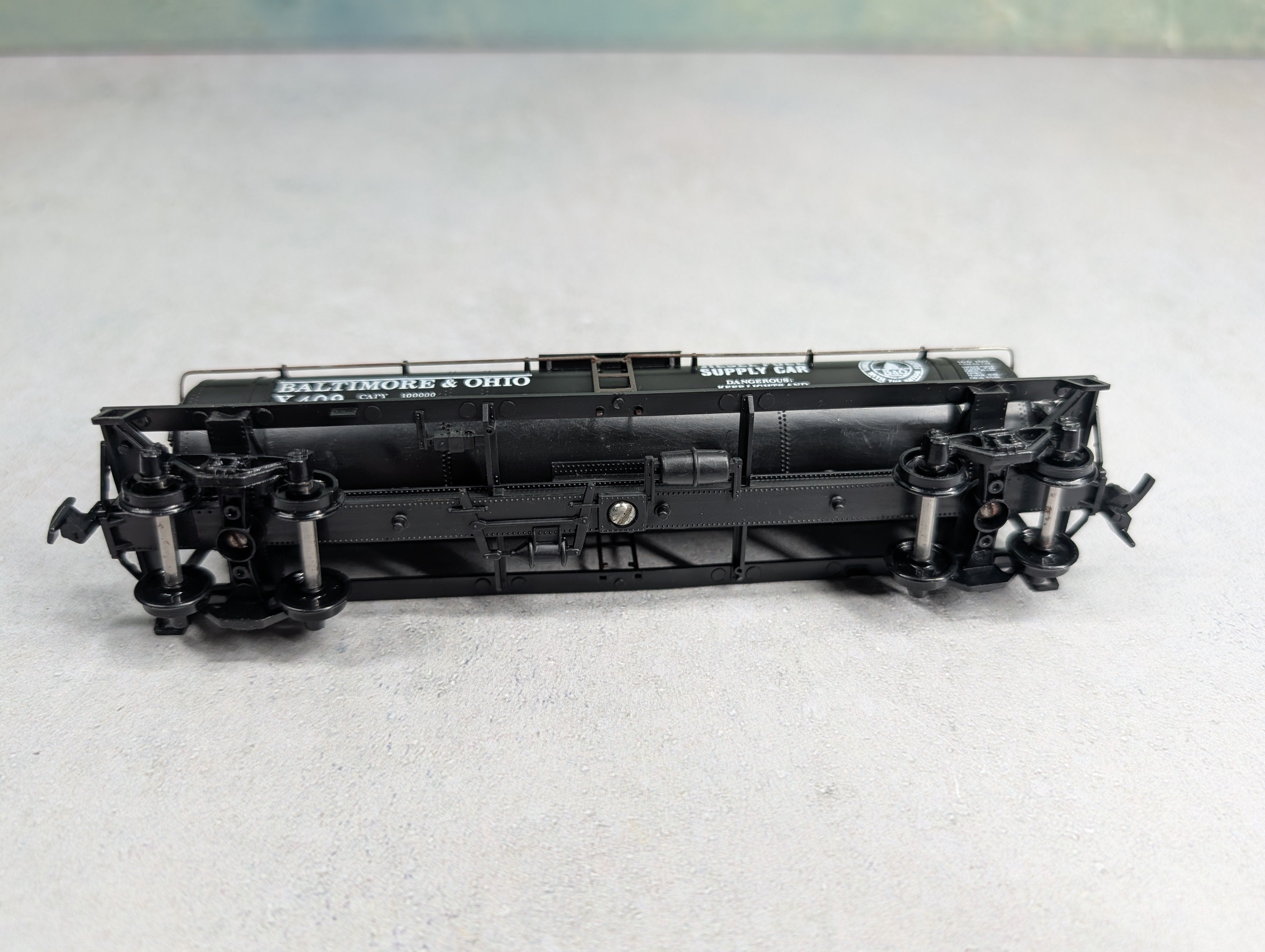 USED Athearn HO Scale Single Dome Tank Car Baltimore and Ohio B&O #X409 Diesel Fuel Supply