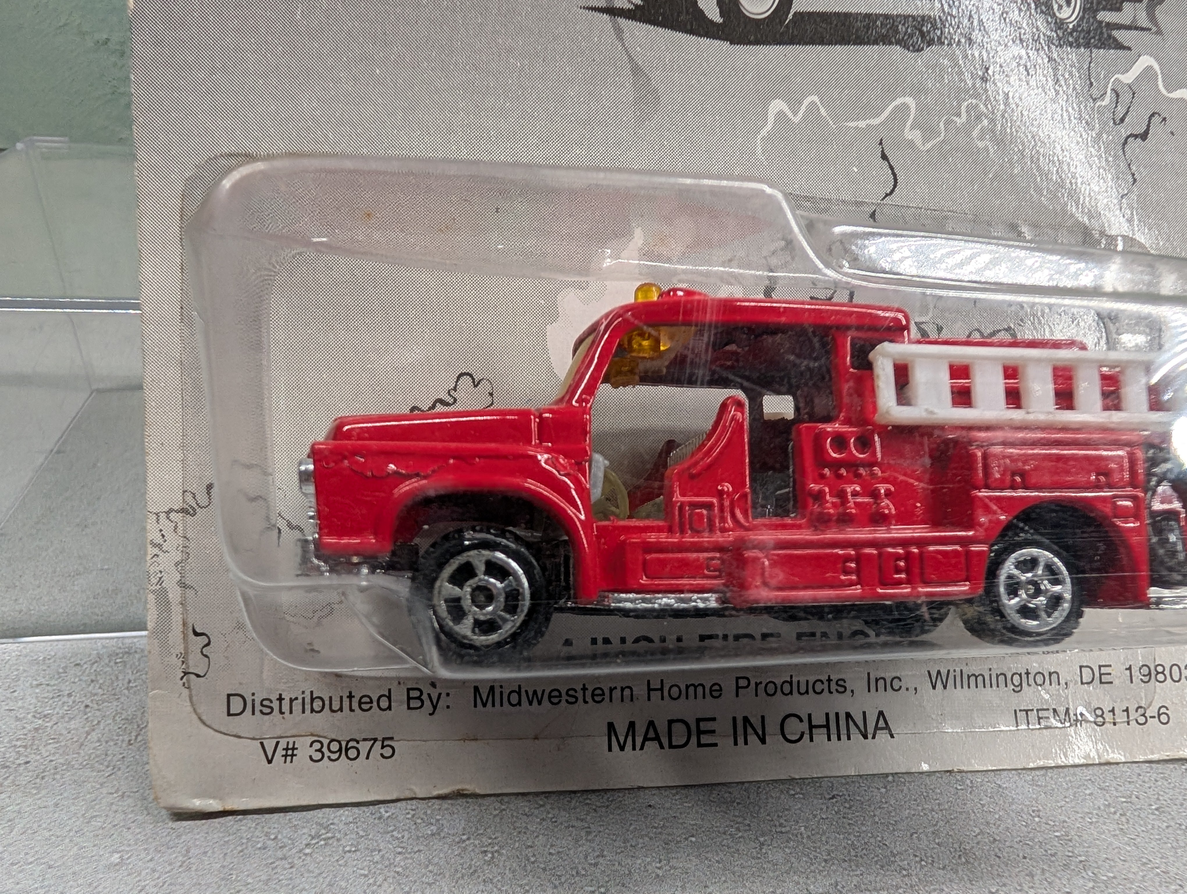 Midwestern Home Products Fire Engine w/ White Side Ladder