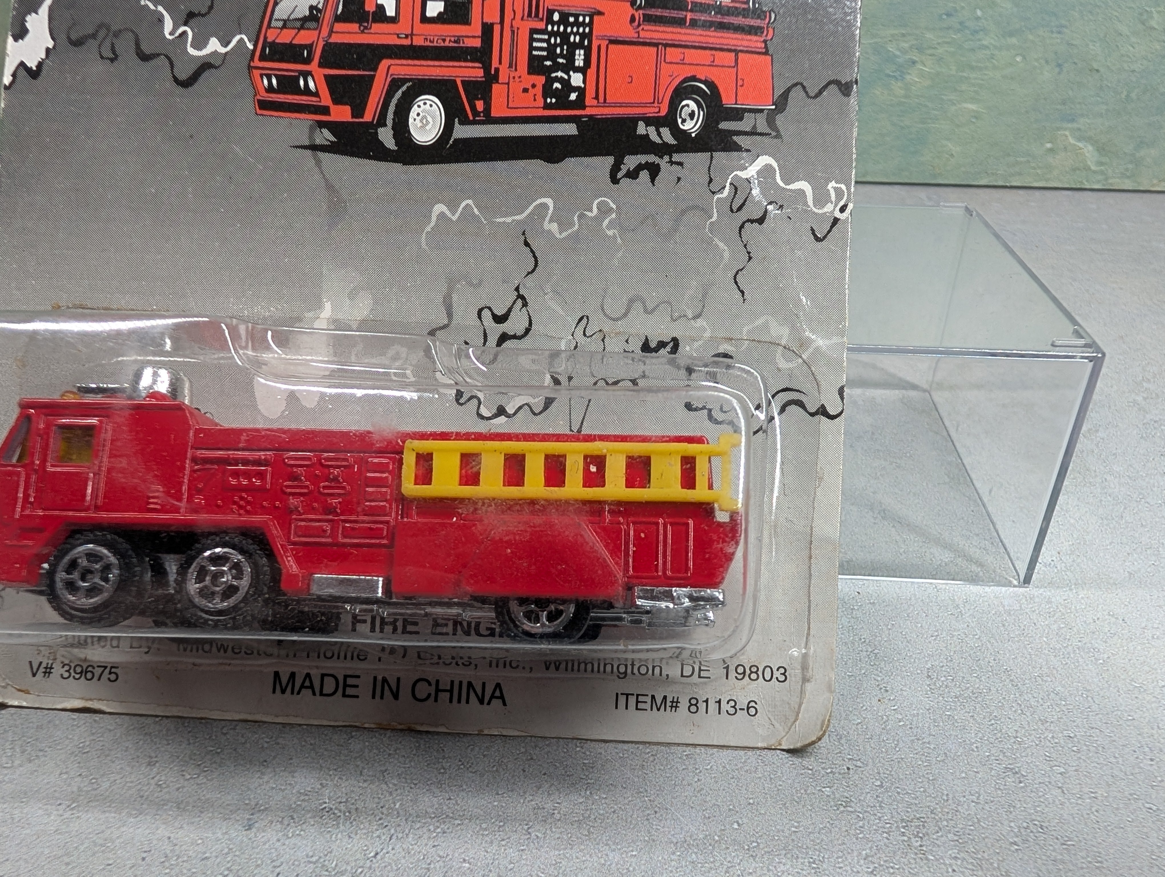 Midwestern Home Products Fire Engine w/ Yellow Side Ladder