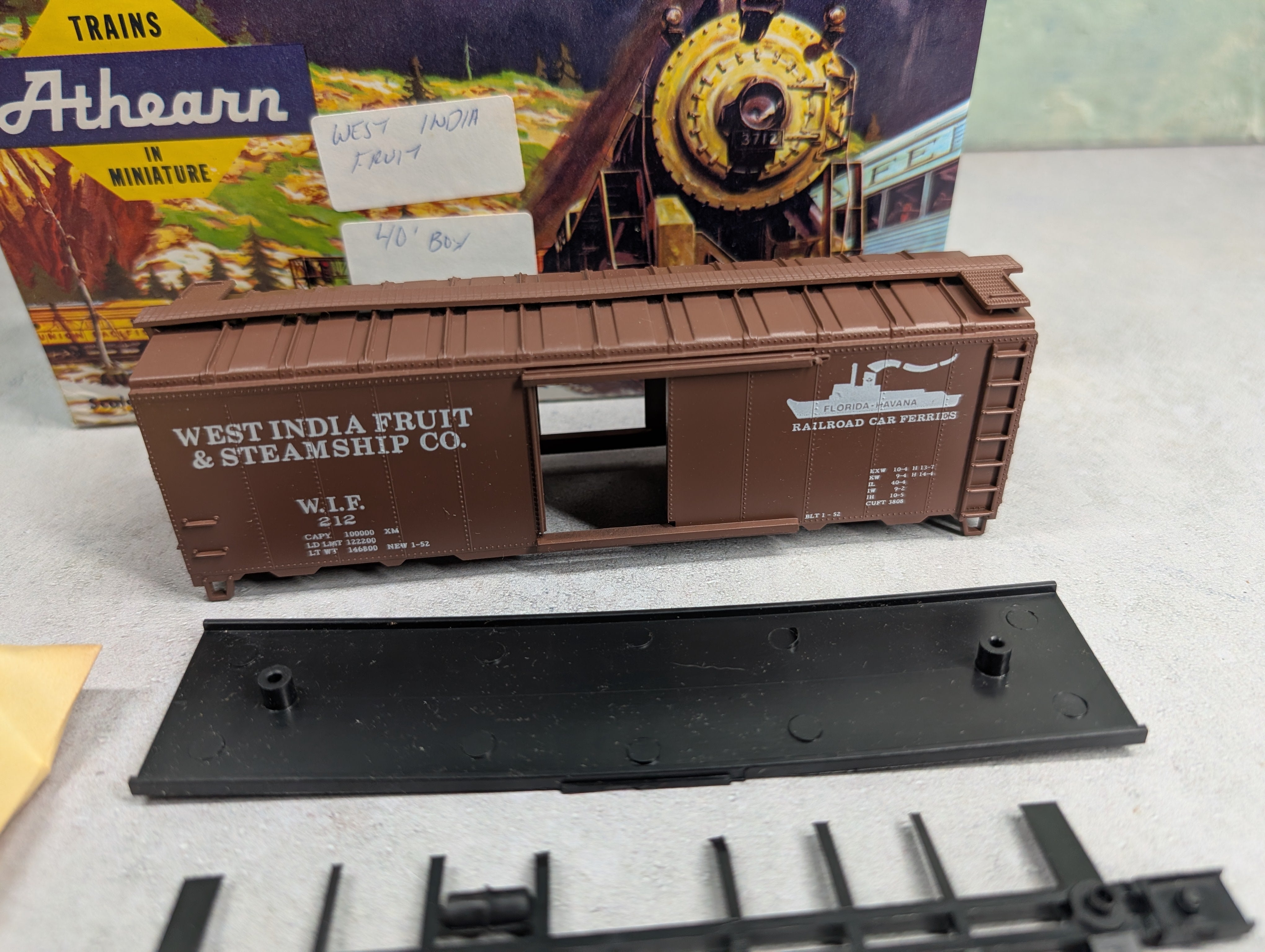 USED Athearn HO Scale 40' Box Car West India Fruit and Steamship WIF #212 Bev-Bel KIT