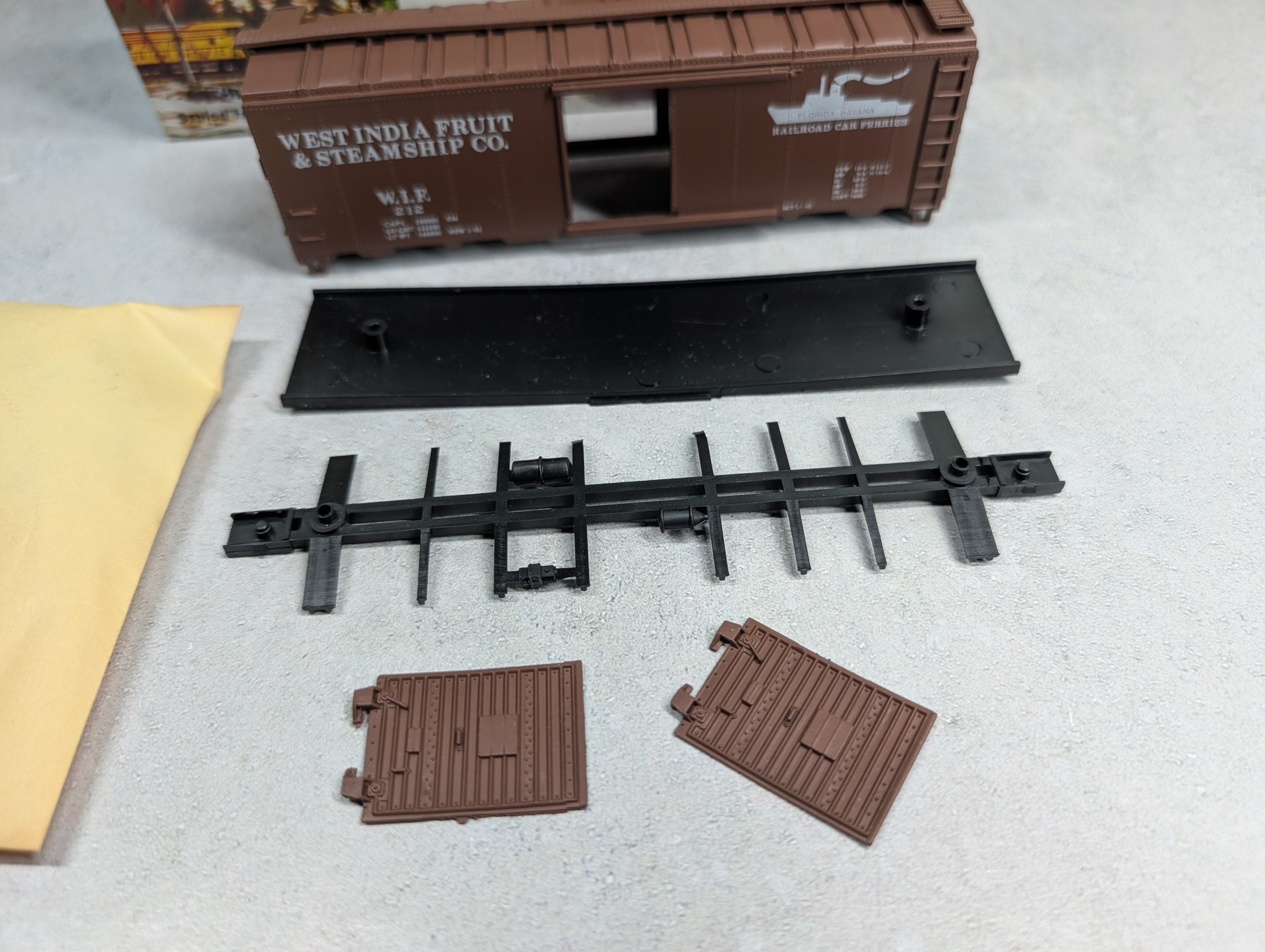 USED Athearn HO Scale 40' Box Car West India Fruit and Steamship WIF #212 Bev-Bel KIT