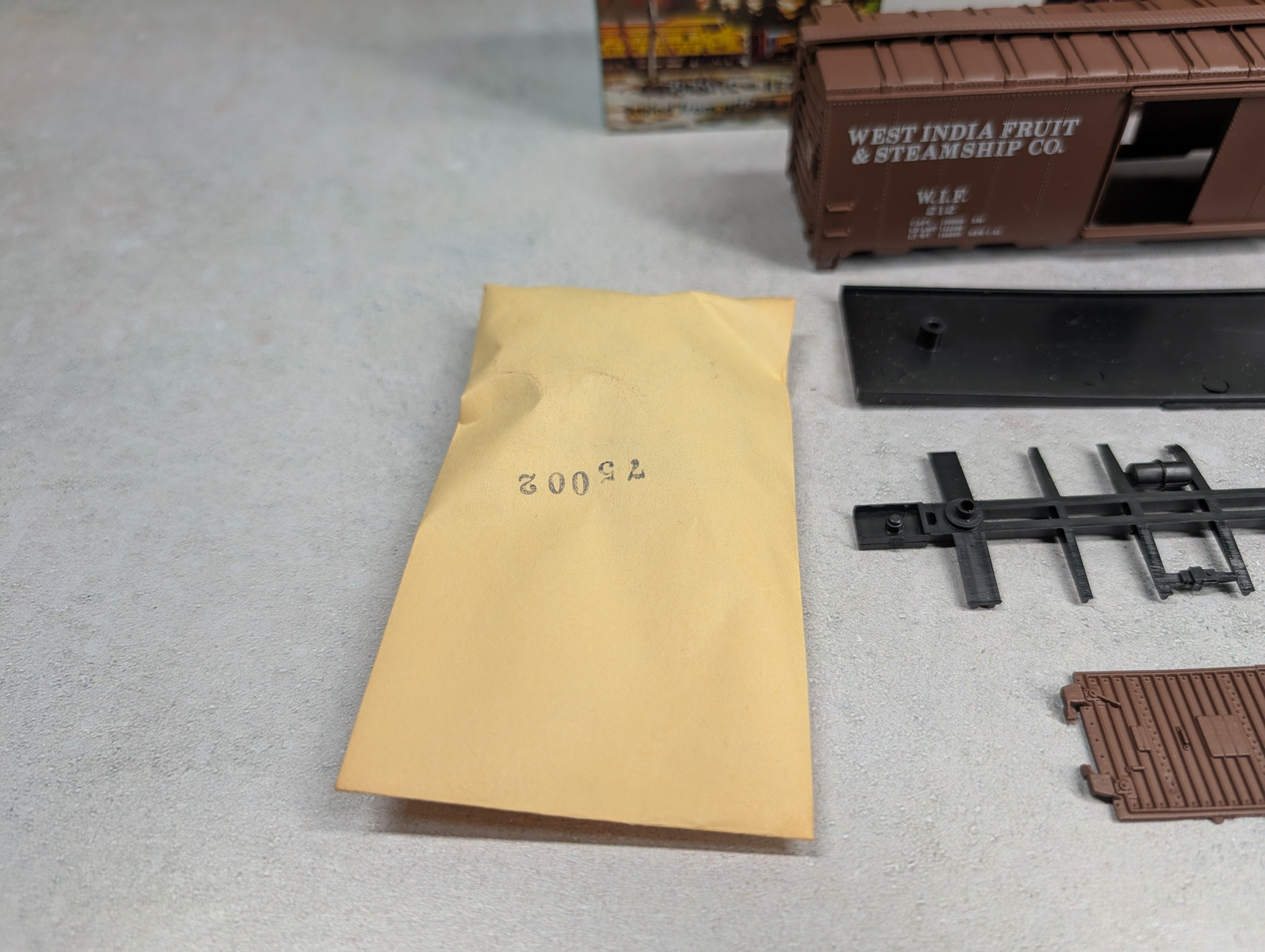 USED Athearn HO Scale 40' Box Car West India Fruit and Steamship WIF #212 Bev-Bel KIT