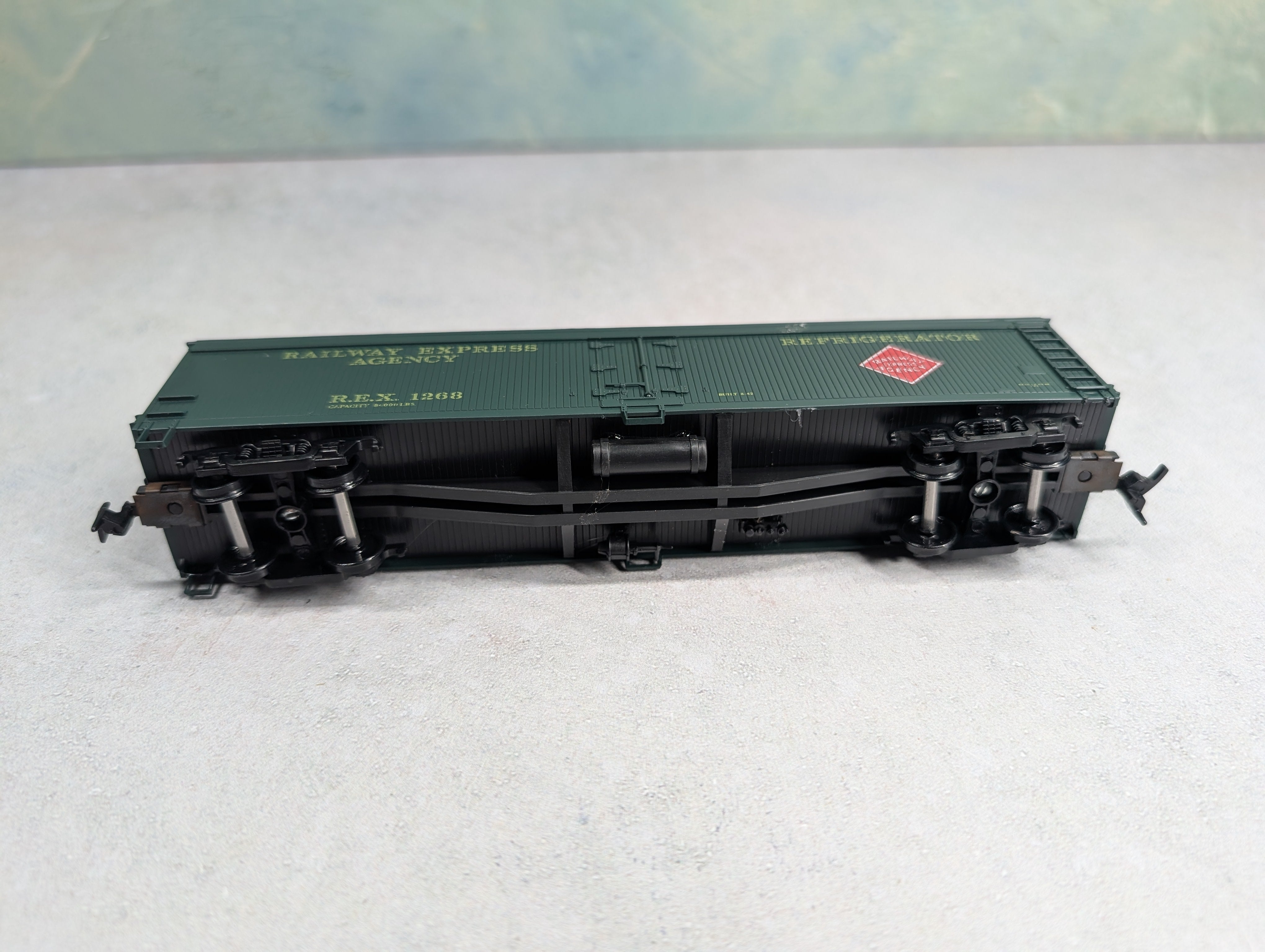 USED Athearn 5336 HO Scale 50' Express Reefer Box Car Railway Express Agency REX #1268