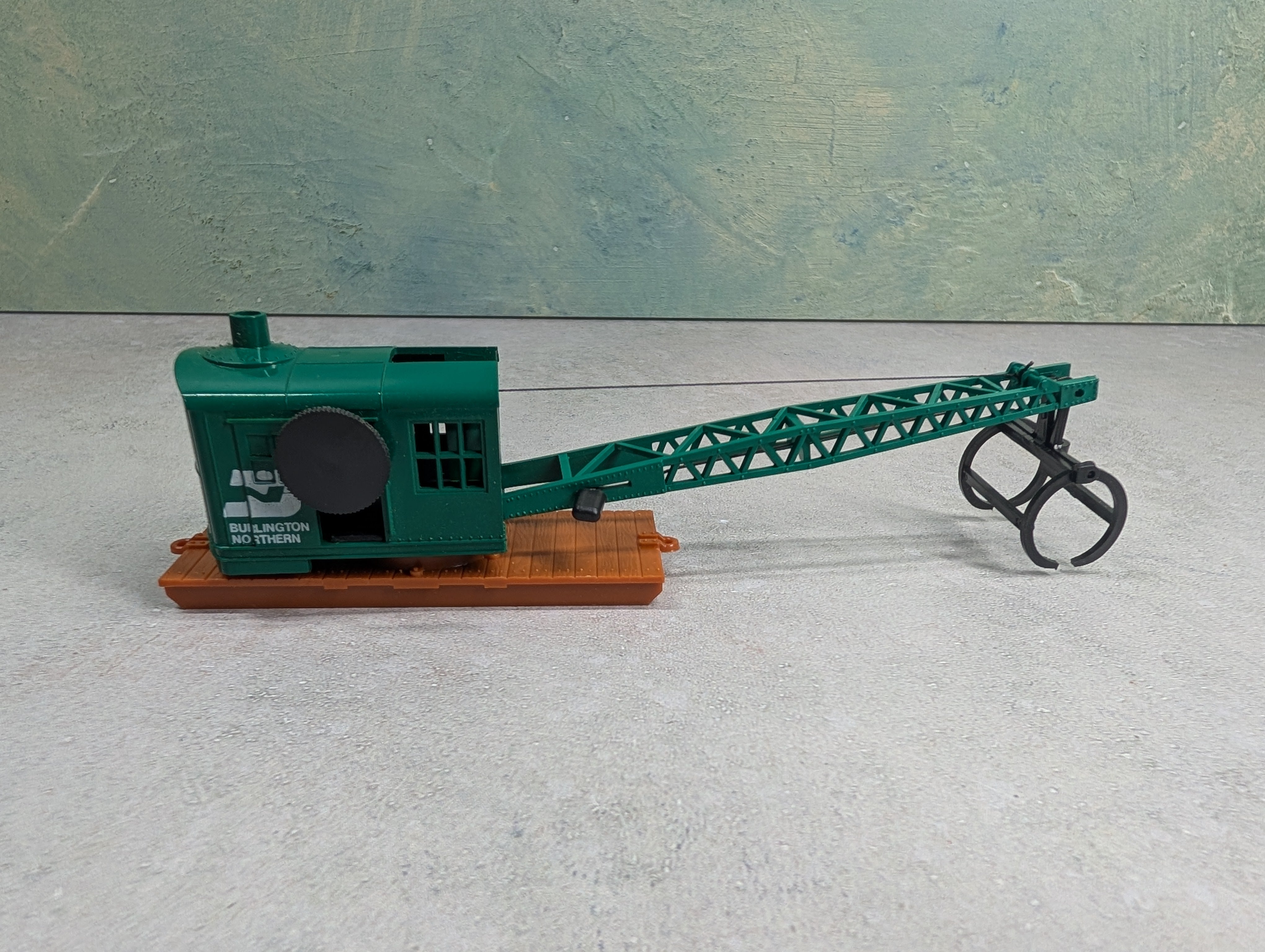 USED AHM HO Scale Logging Crane Burlington Northern