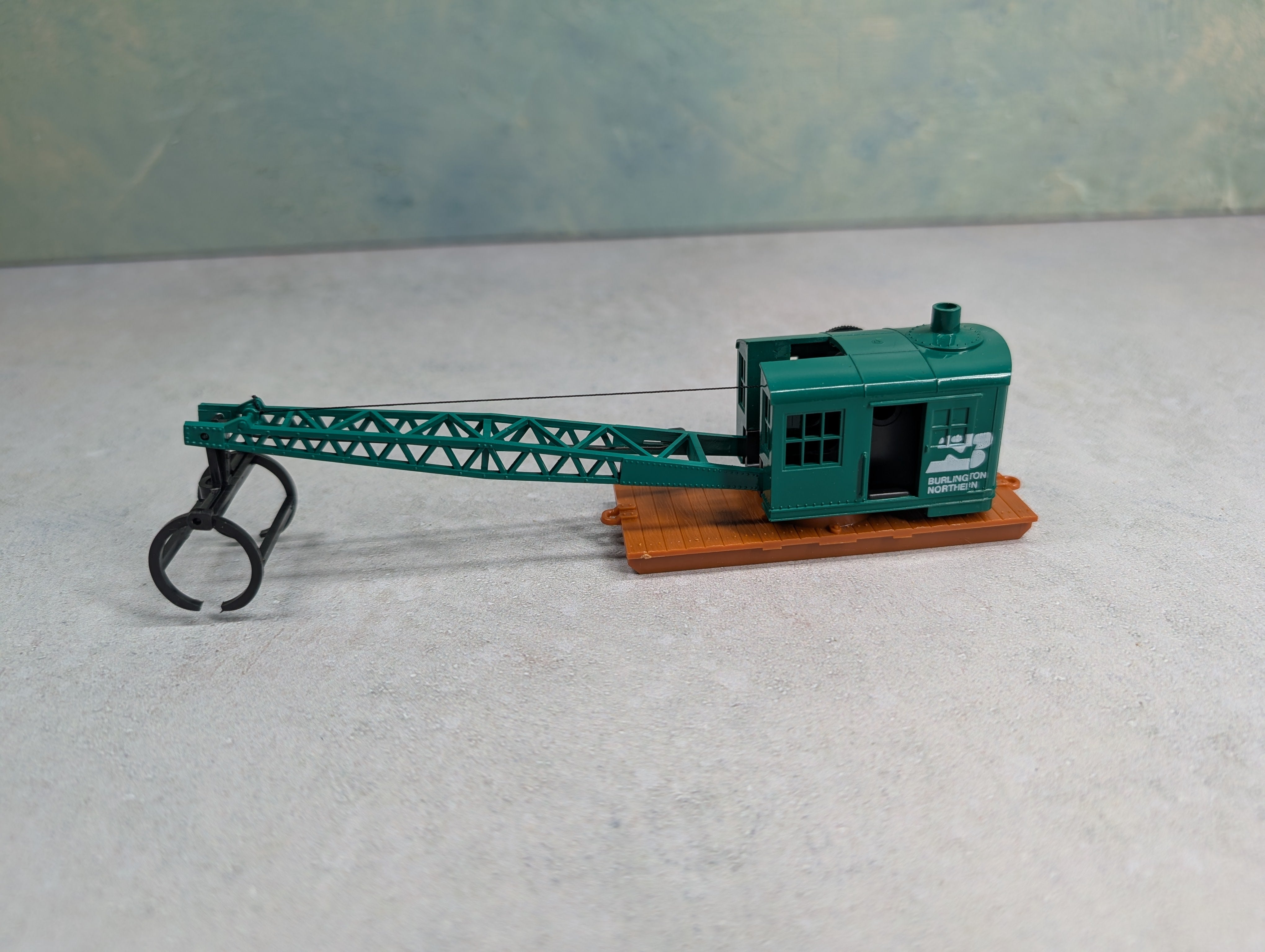 USED AHM HO Scale Logging Crane Burlington Northern
