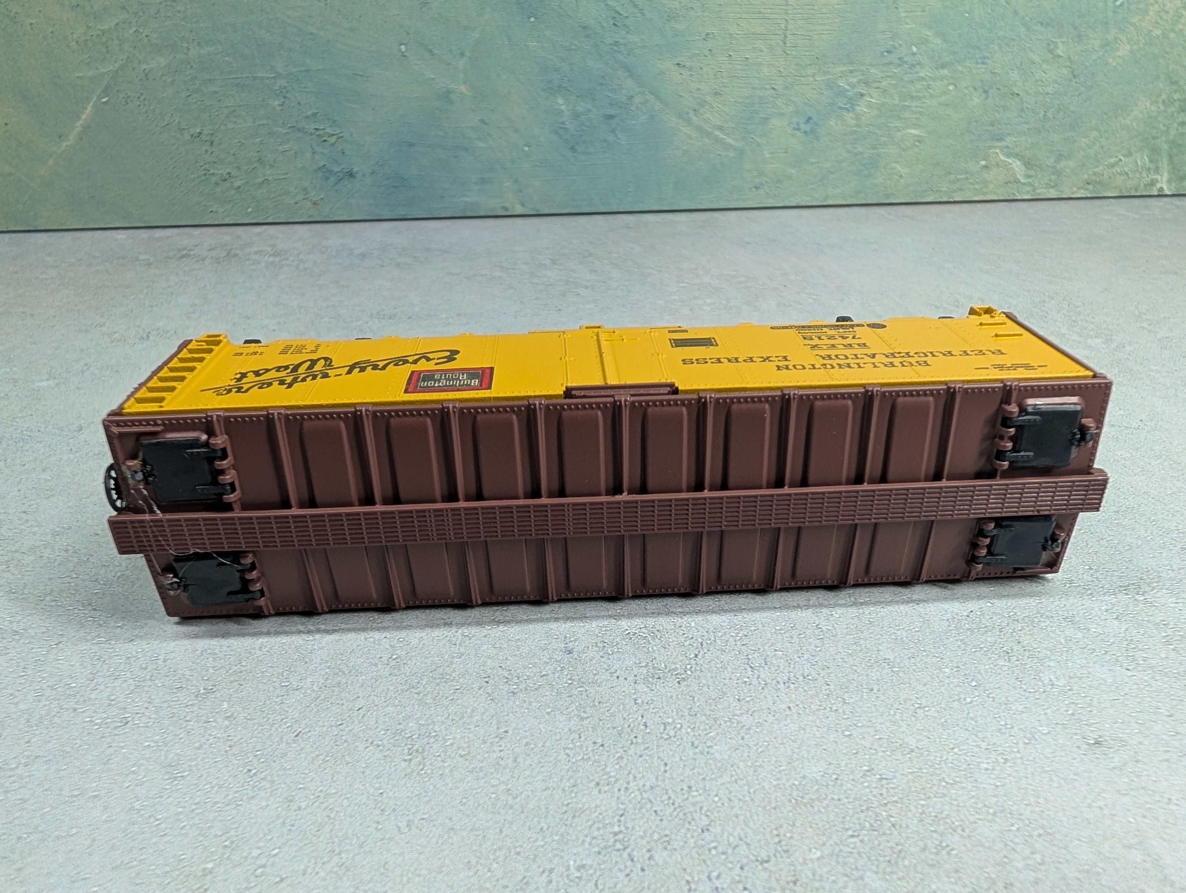 USED Athearn HO Scale 40' Reefer Box Car Burlington BREX #74219