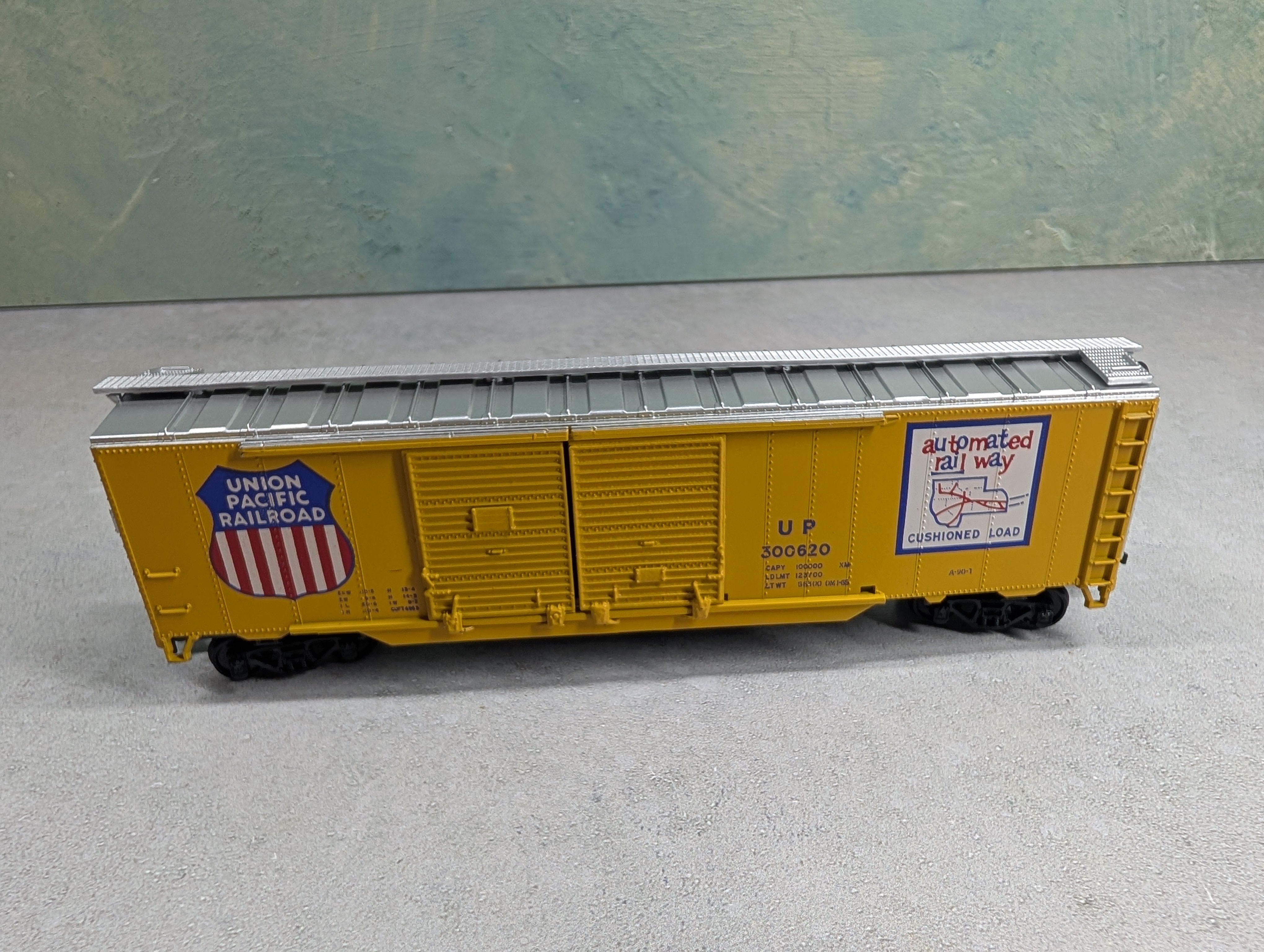 USED Athearn HO Scale 50' DD Box Car Union Pacific UP #300620