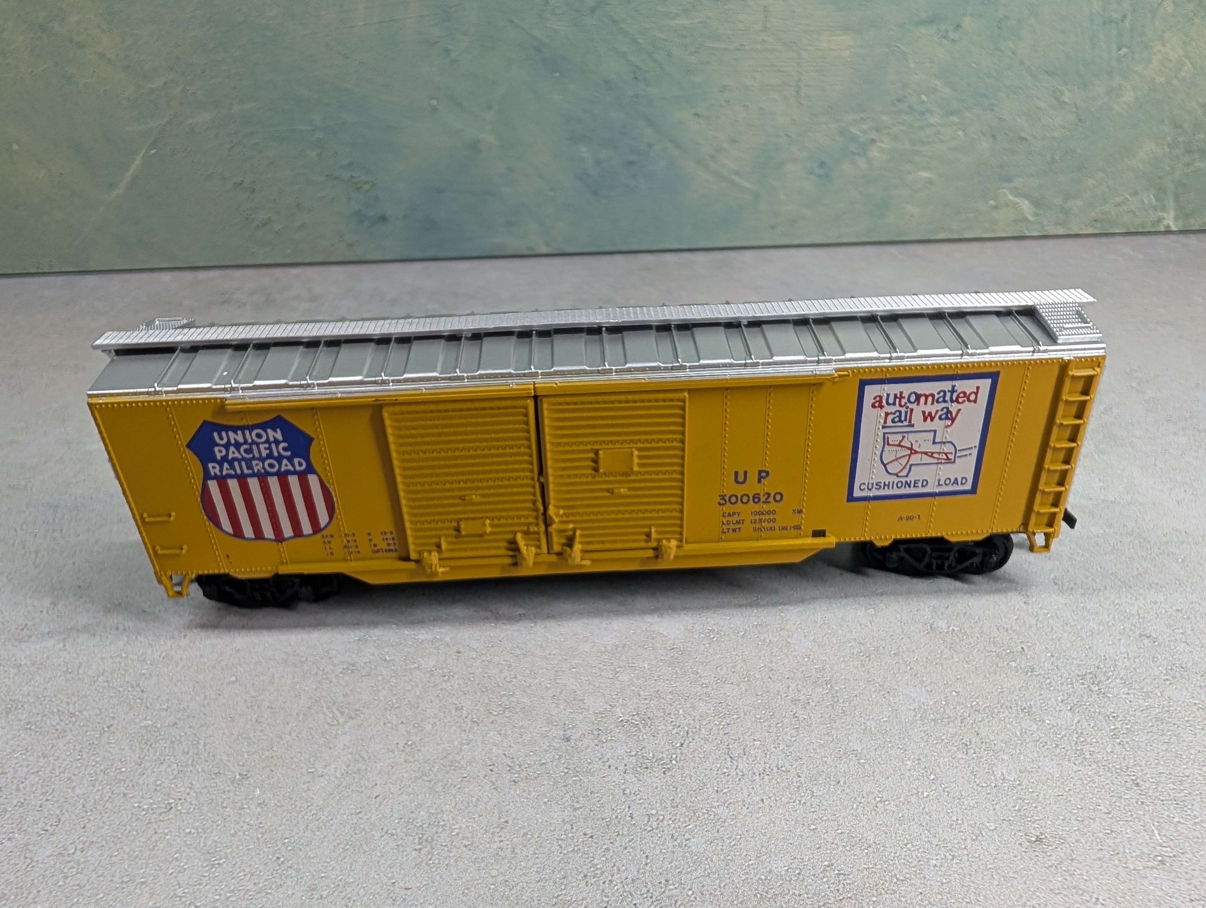 USED Athearn HO Scale 50' DD Box Car Union Pacific UP #300620