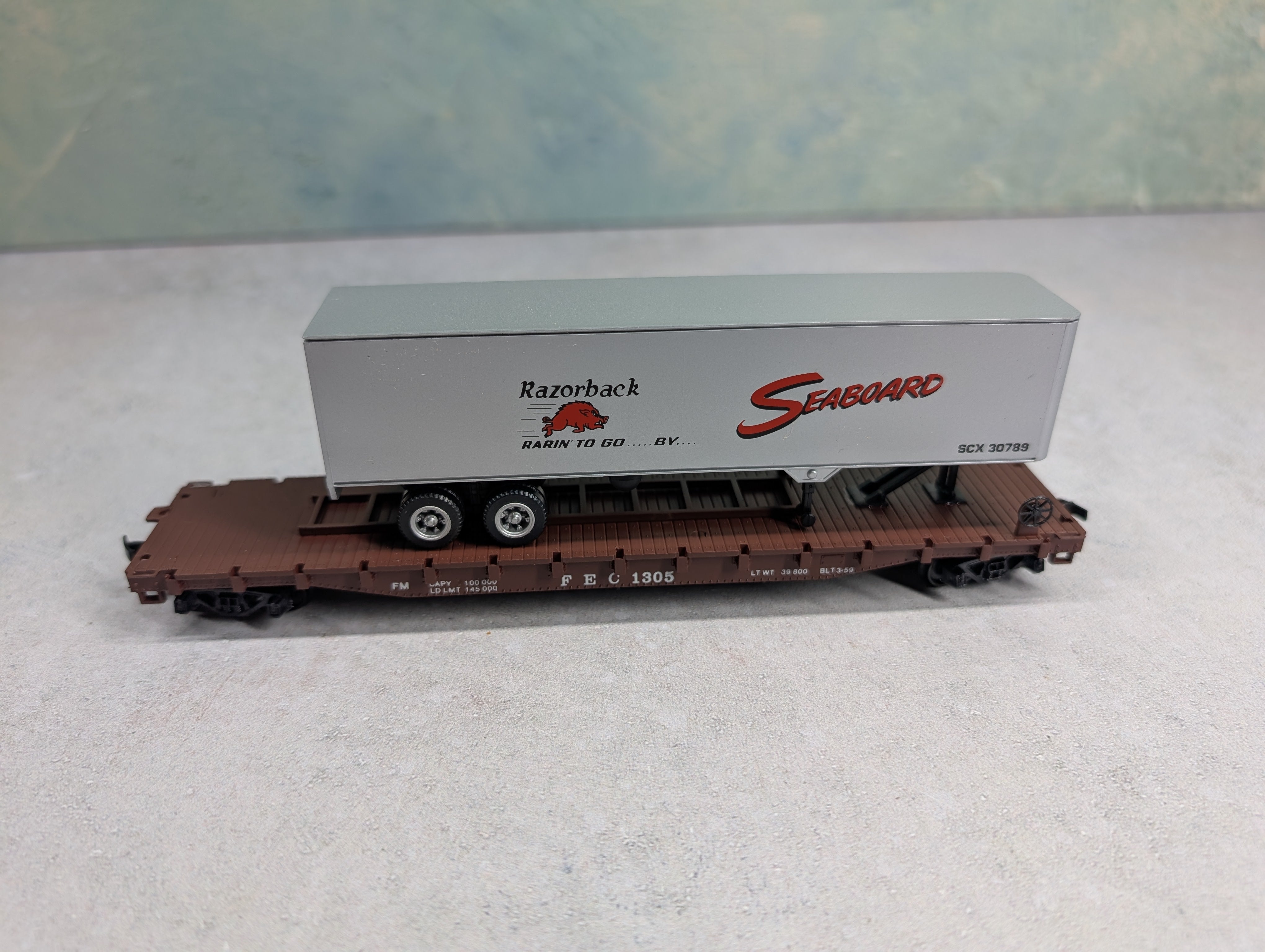 USED Con-Cor HO Scale 54' Flat Car w/ 40' Trailer Florida East Coast FEC #1305 Seaboard