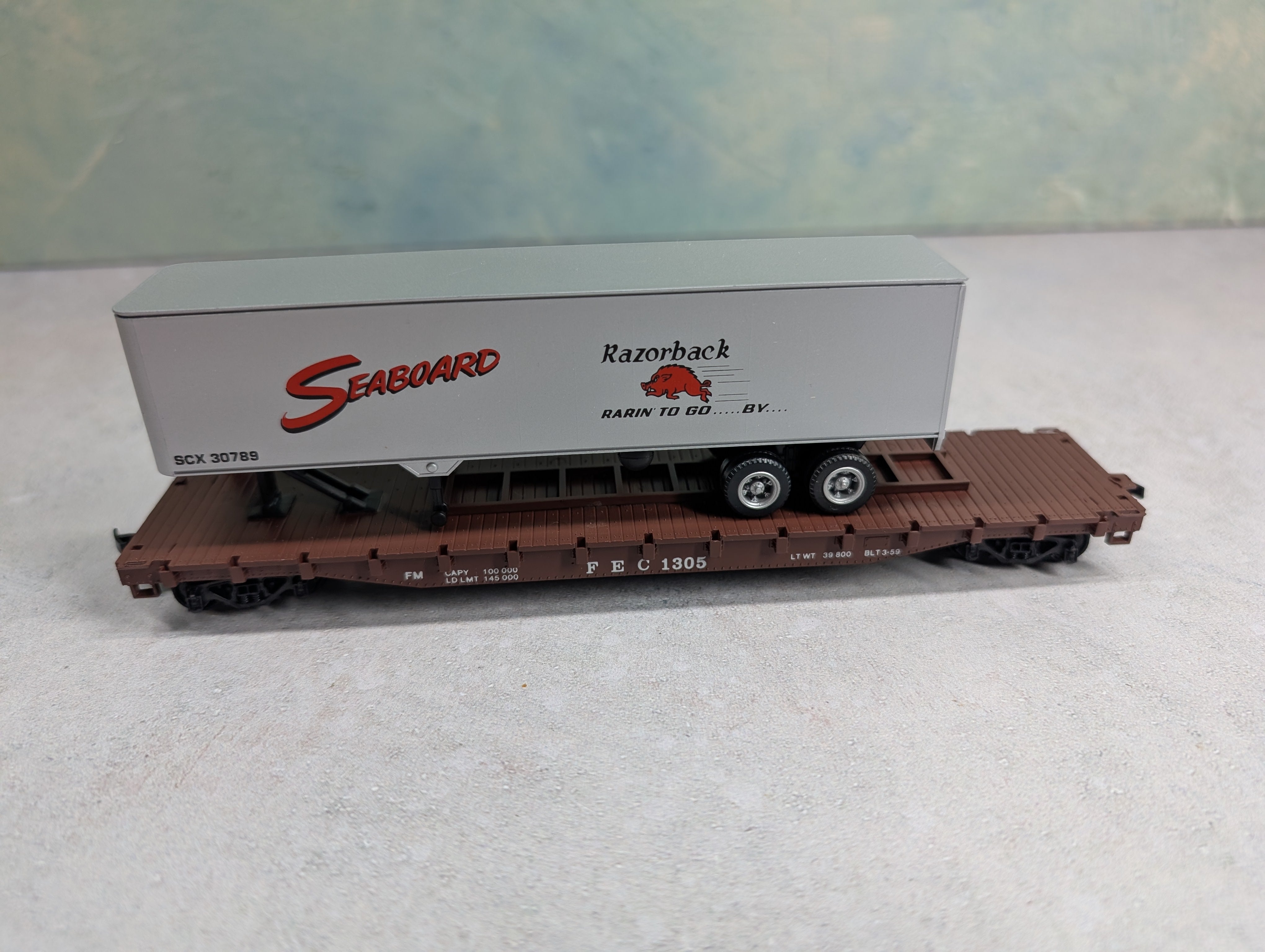 USED Con-Cor HO Scale 54' Flat Car w/ 40' Trailer Florida East Coast FEC #1305 Seaboard