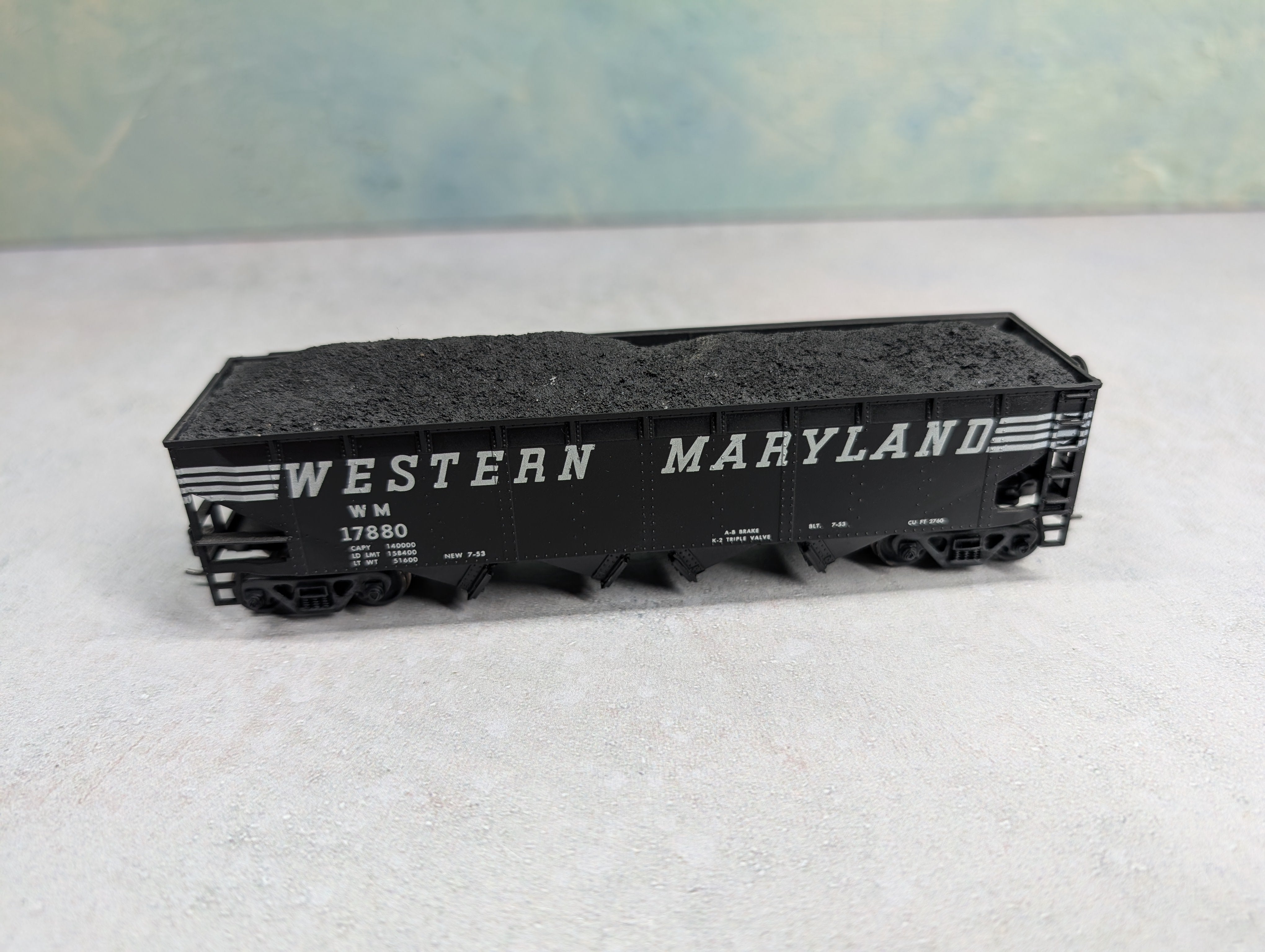 USED Athearn HO Scale 40' Quad Hopper Western Maryland WM #17880 w/ Coal Load