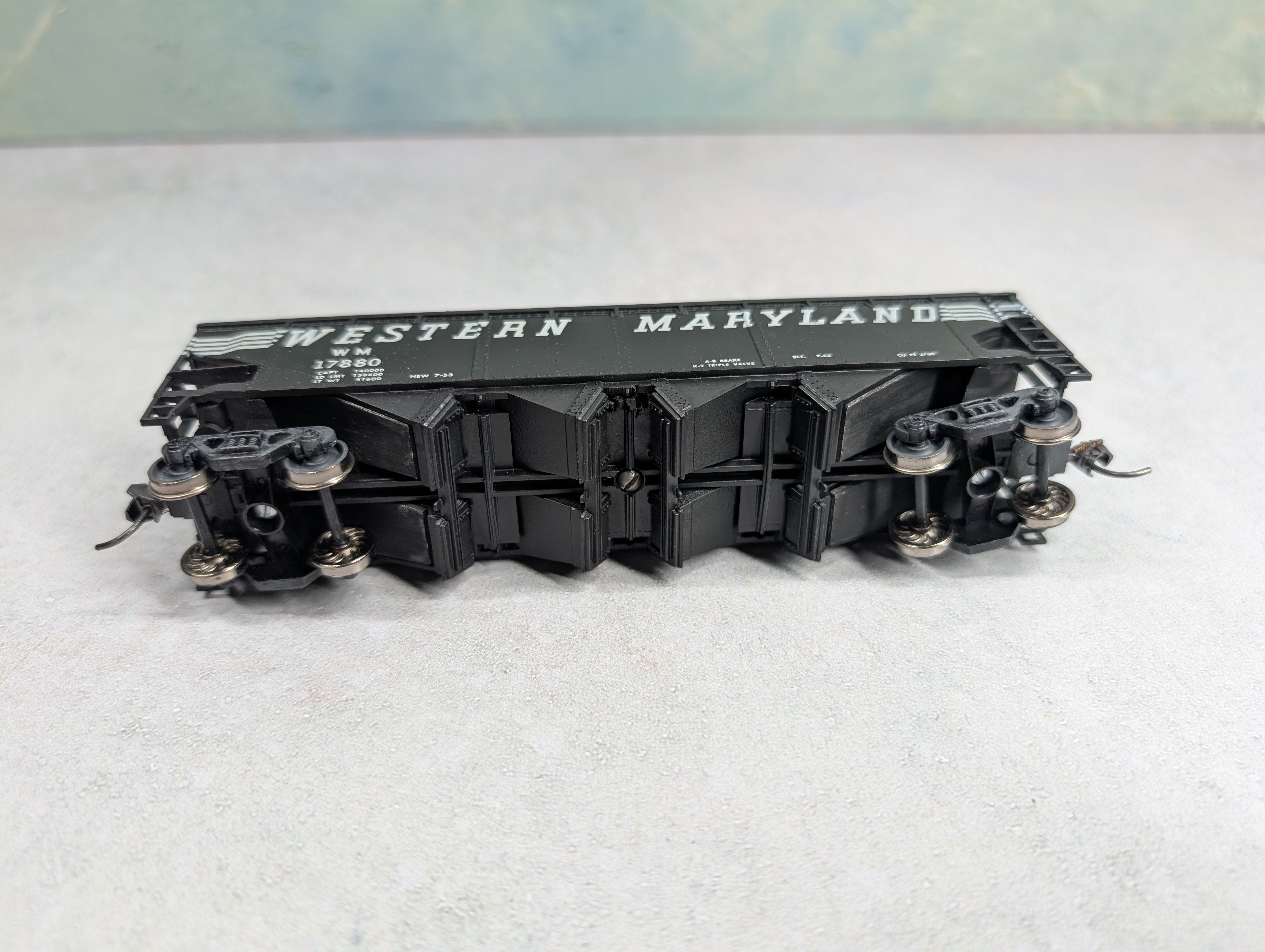 USED Athearn HO Scale 40' Quad Hopper Western Maryland WM #17880 w/ Coal Load