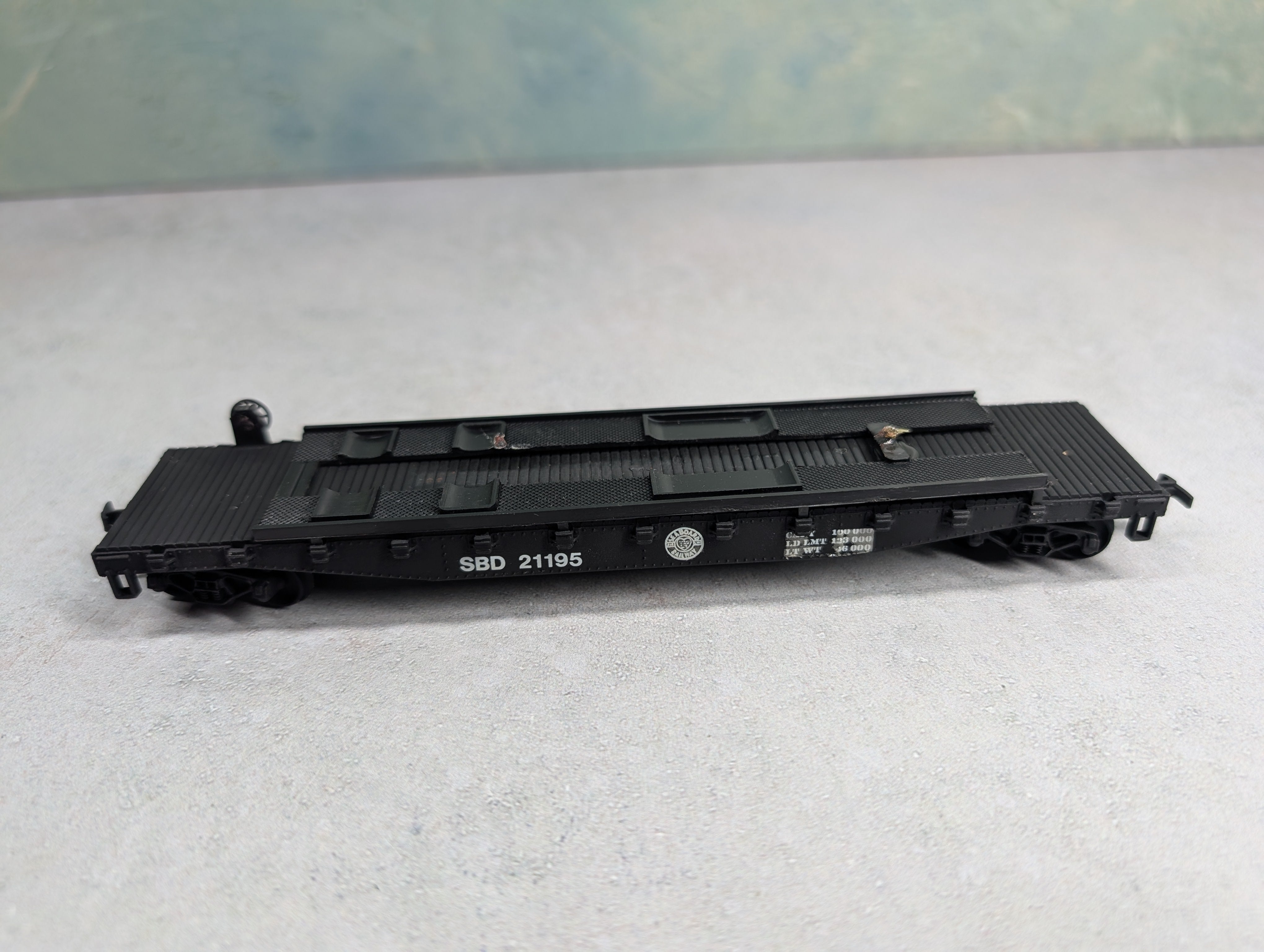 USED HO Scale 50' Flat Car Seaboard Air Line SBD #21195 w/ Boat Load