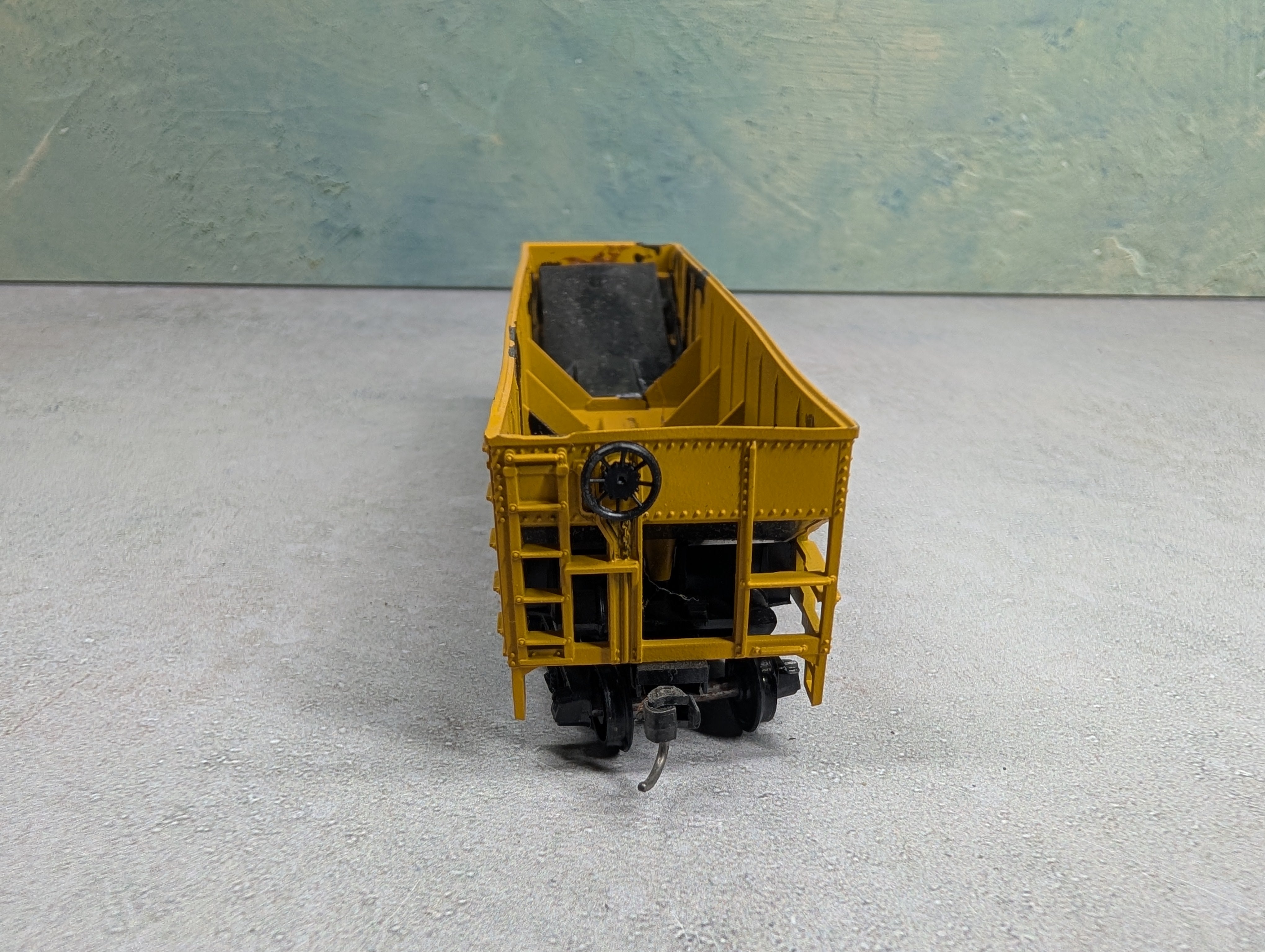 USED Athearn HO Scale Quad Hopper Chessie System C&O #15861 Bev-Bel