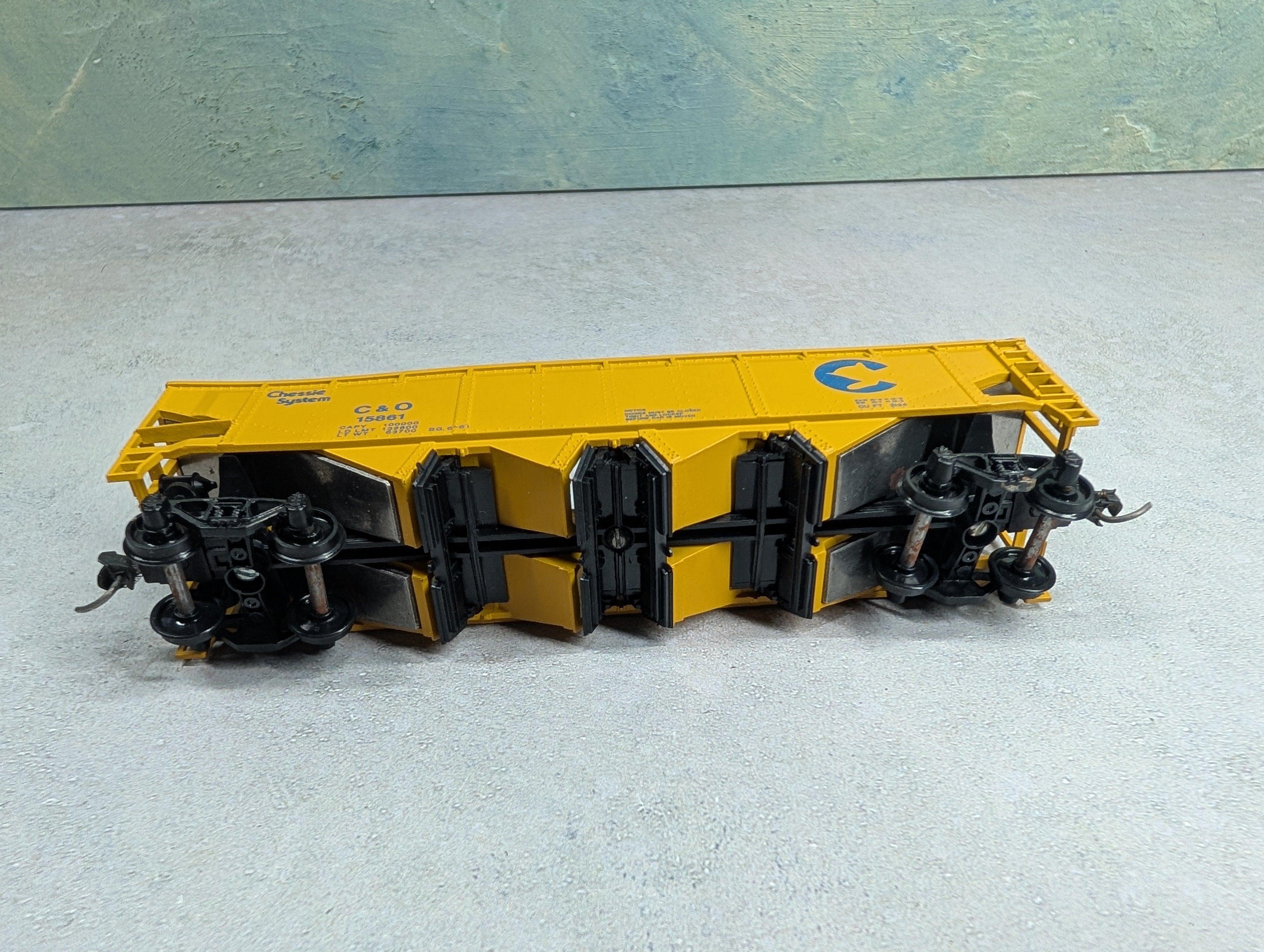 USED Athearn HO Scale Quad Hopper Chessie System C&O #15861 Bev-Bel