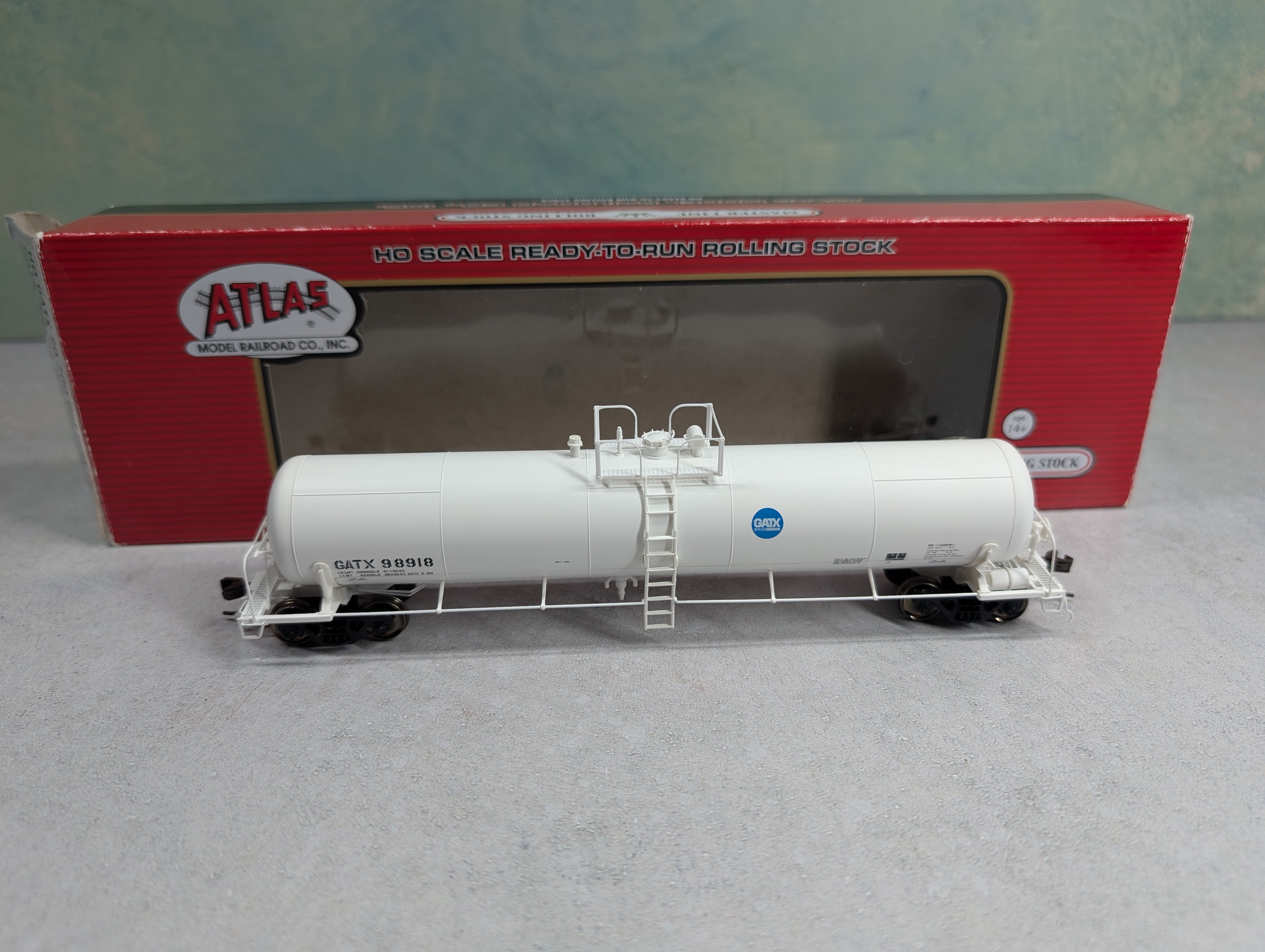 Atlas 20003508 HO Scale 20,700 Gal Tank Car GATX #98918 Service Driven