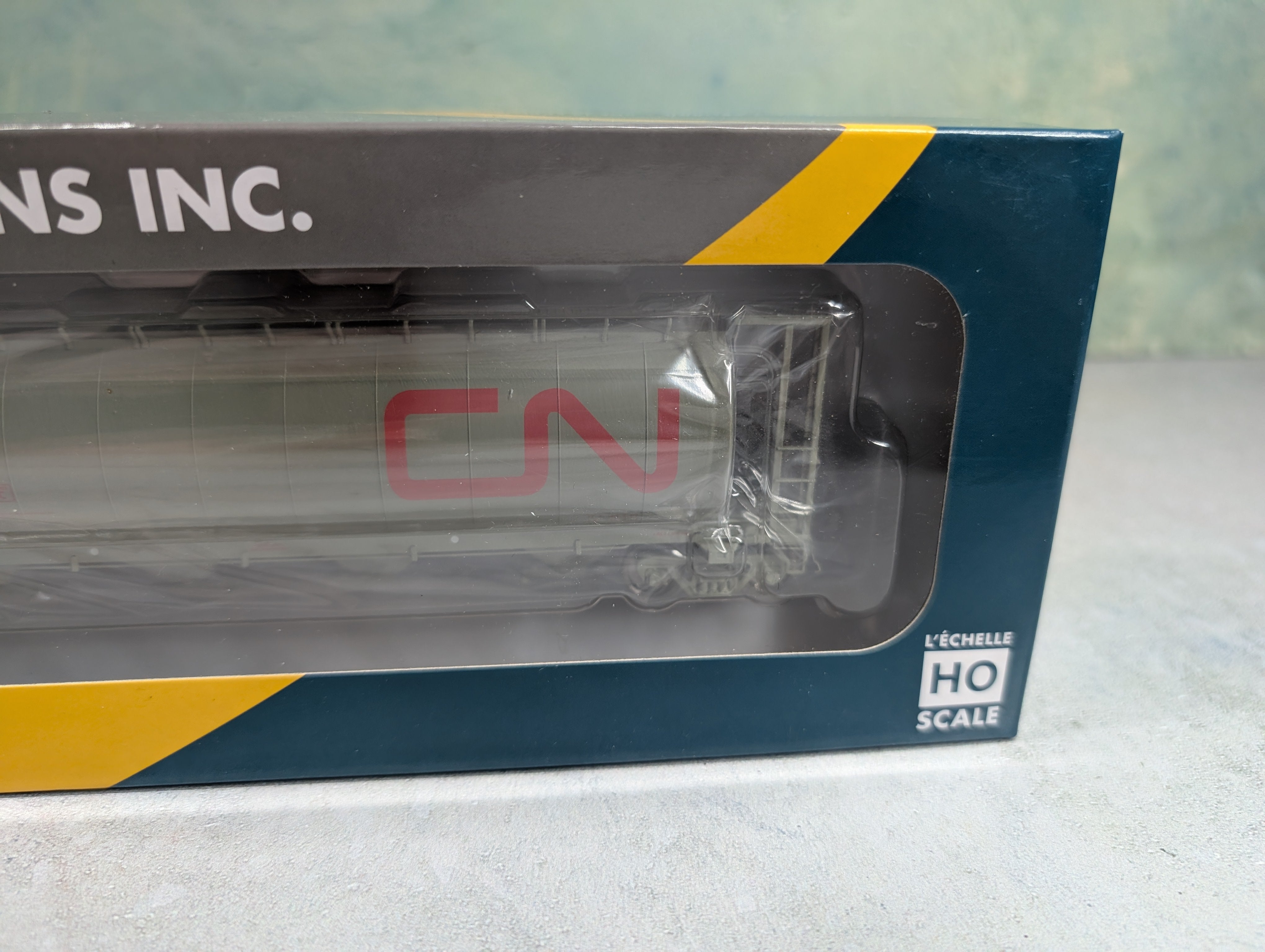 Rapido 127023A HO Scale 3800 CU FT Hopper Canadian National CN #369572 Wet Noodle (Delivery)